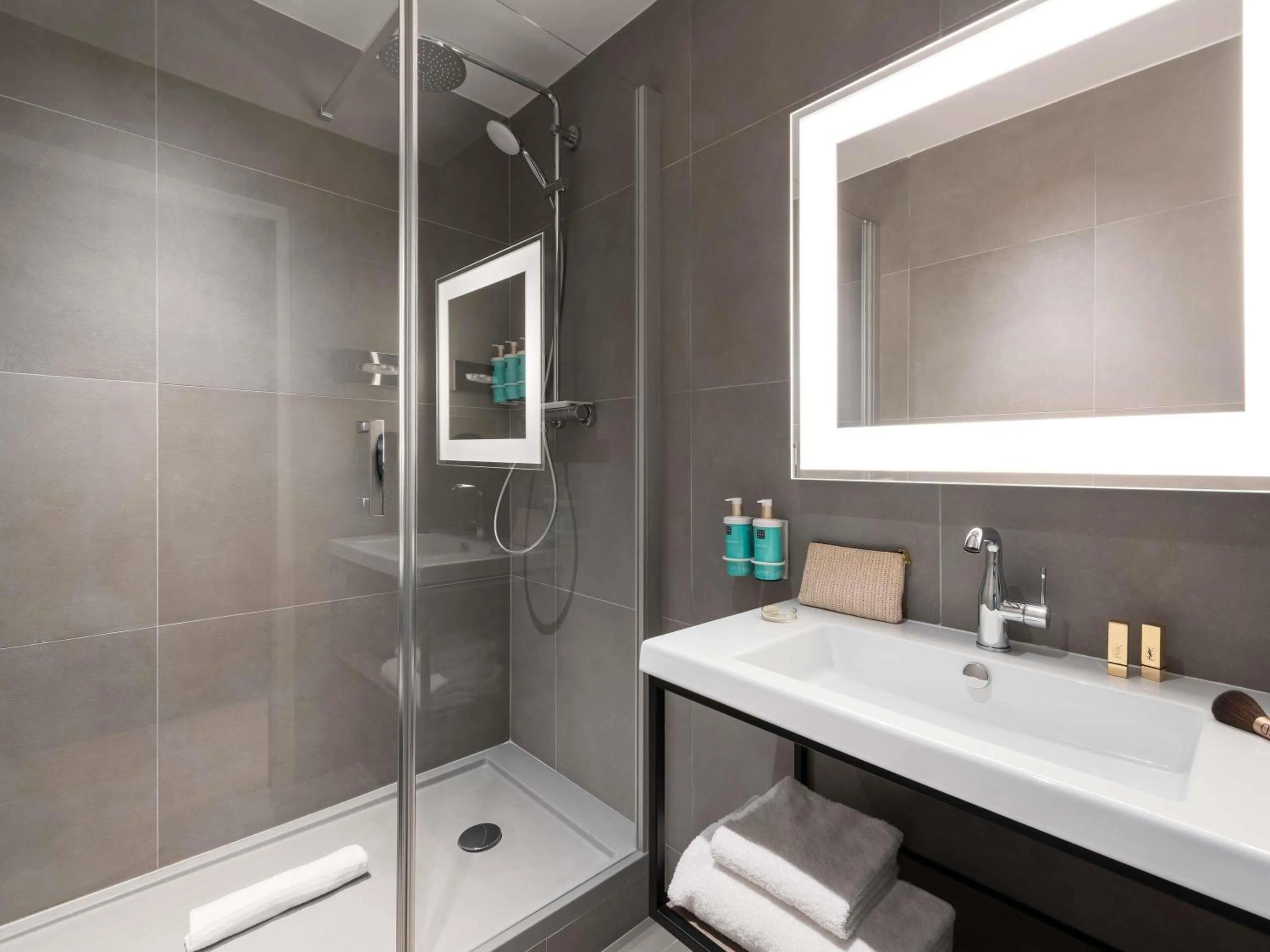 Bedroom in Novotel Paris La Défense Nanterre