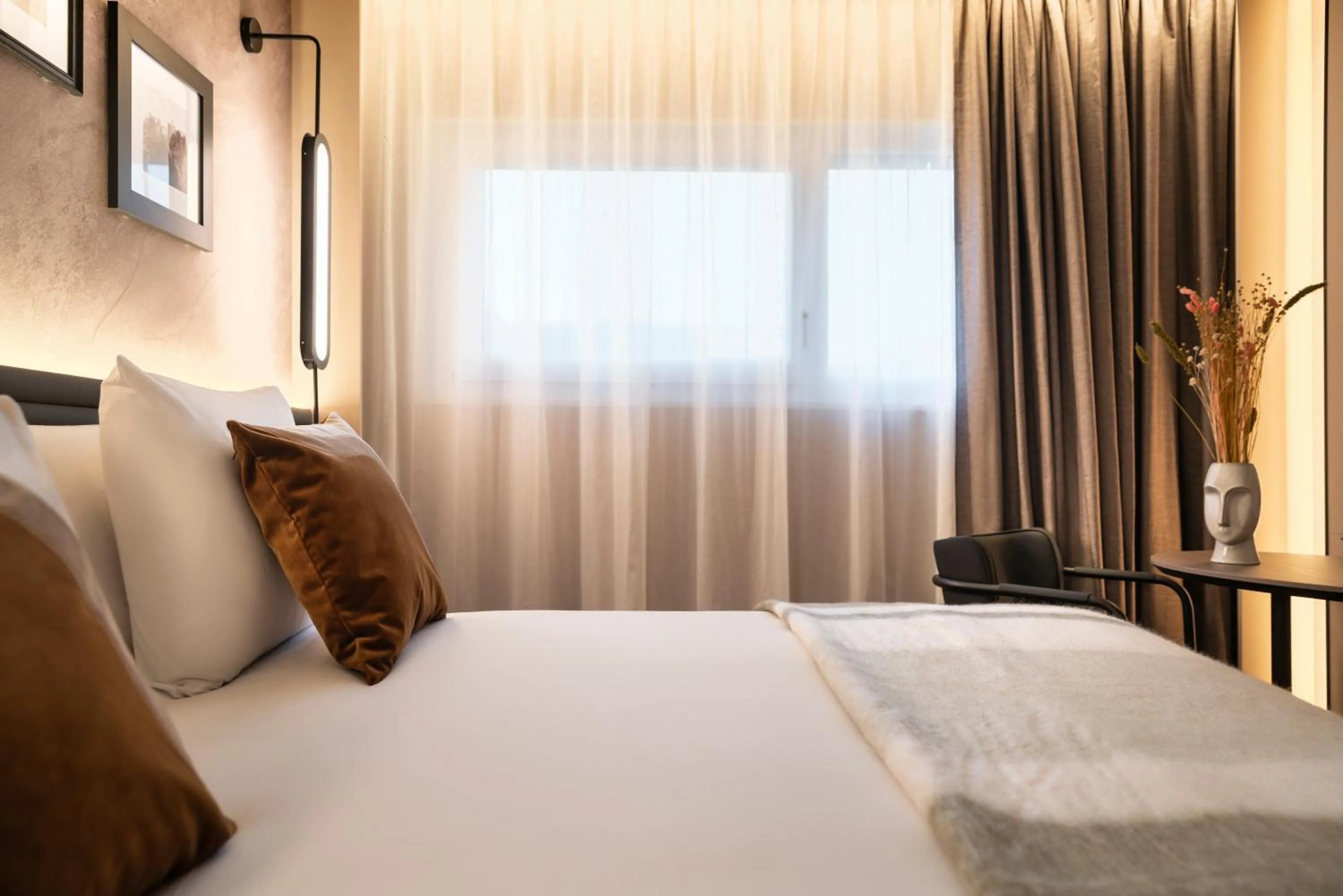 Bed in Novotel Paris La Défense Nanterre