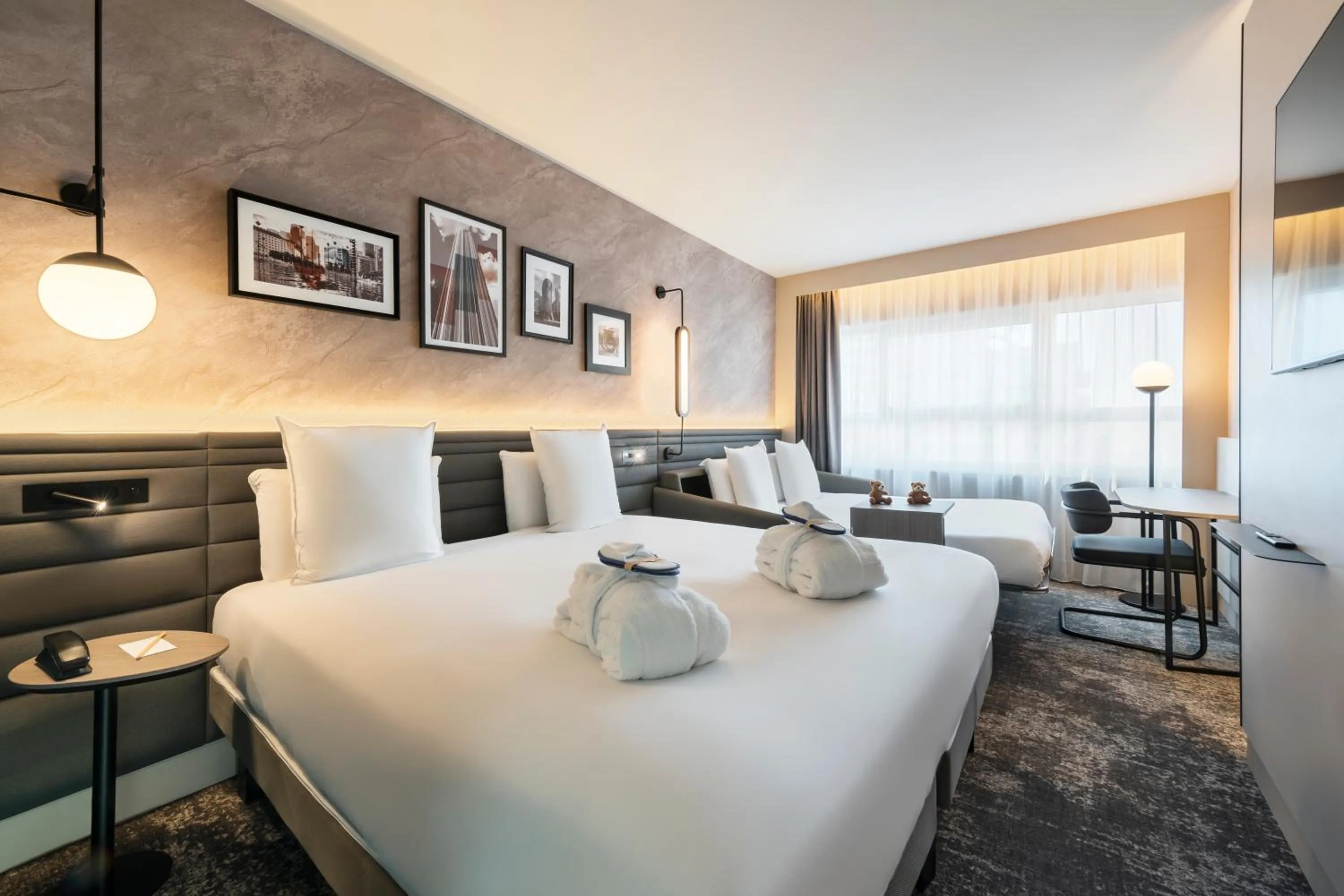 Photo of the whole room, Bed in Novotel Paris La Défense Nanterre