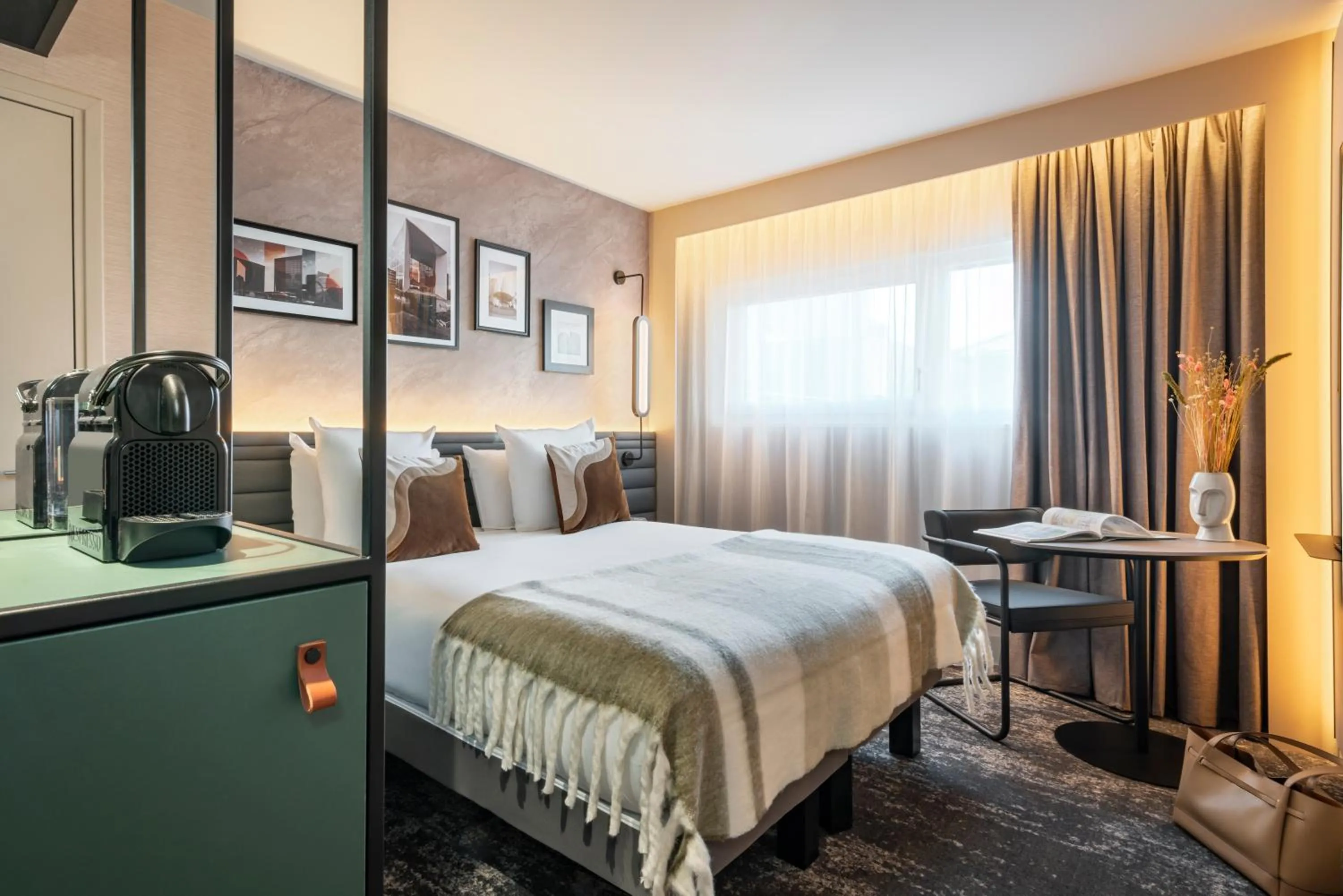 Photo of the whole room, Bed in Novotel Paris La Défense Nanterre