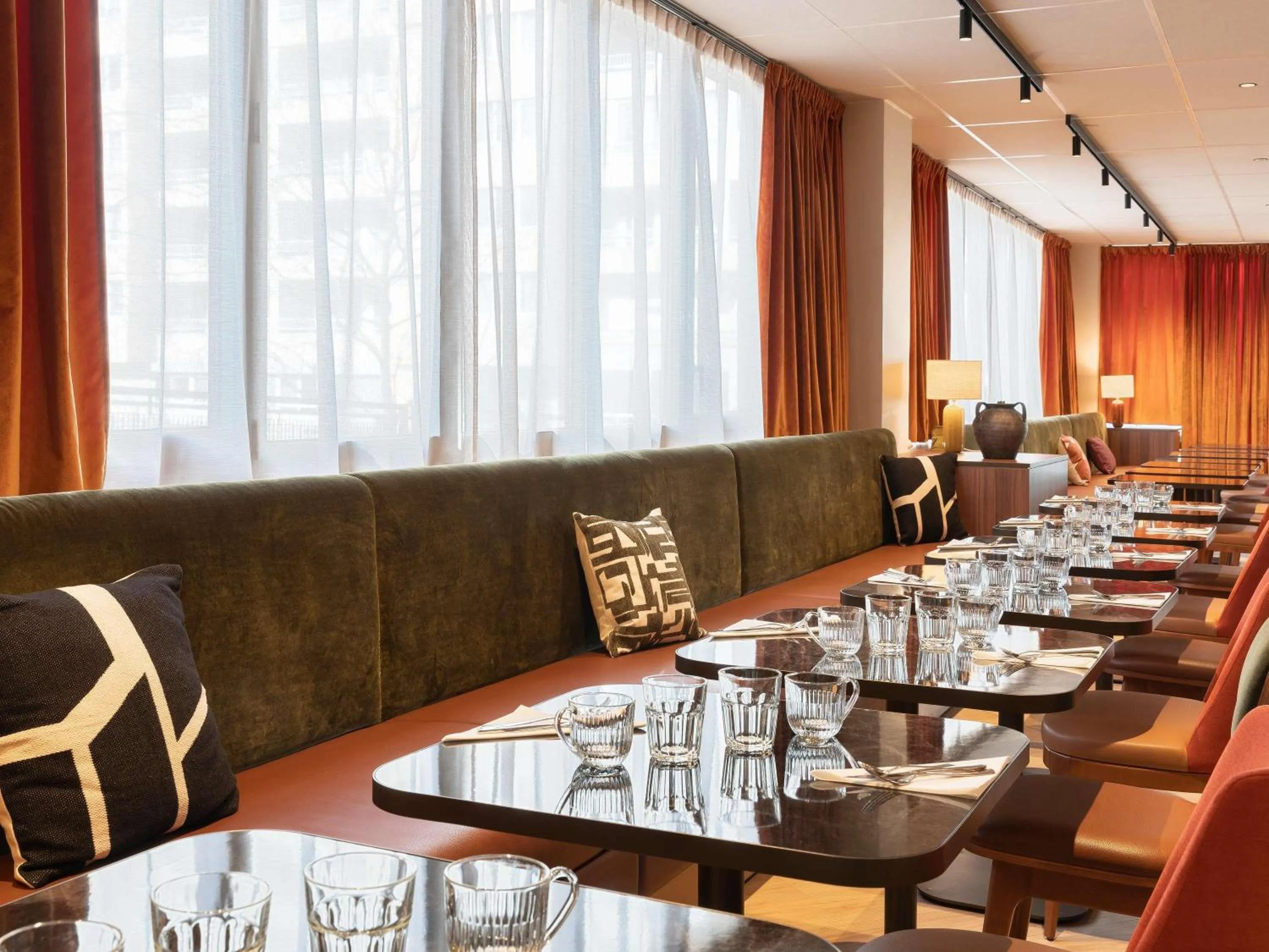 Restaurant/places to eat in Novotel Paris La Défense Nanterre