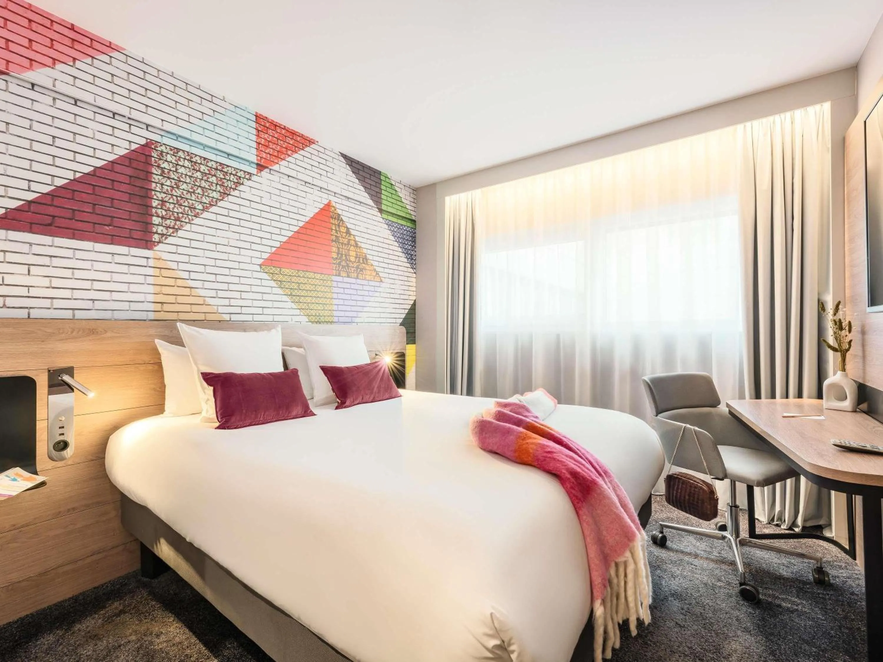 Bedroom, Bed in Novotel Paris La Défense Nanterre