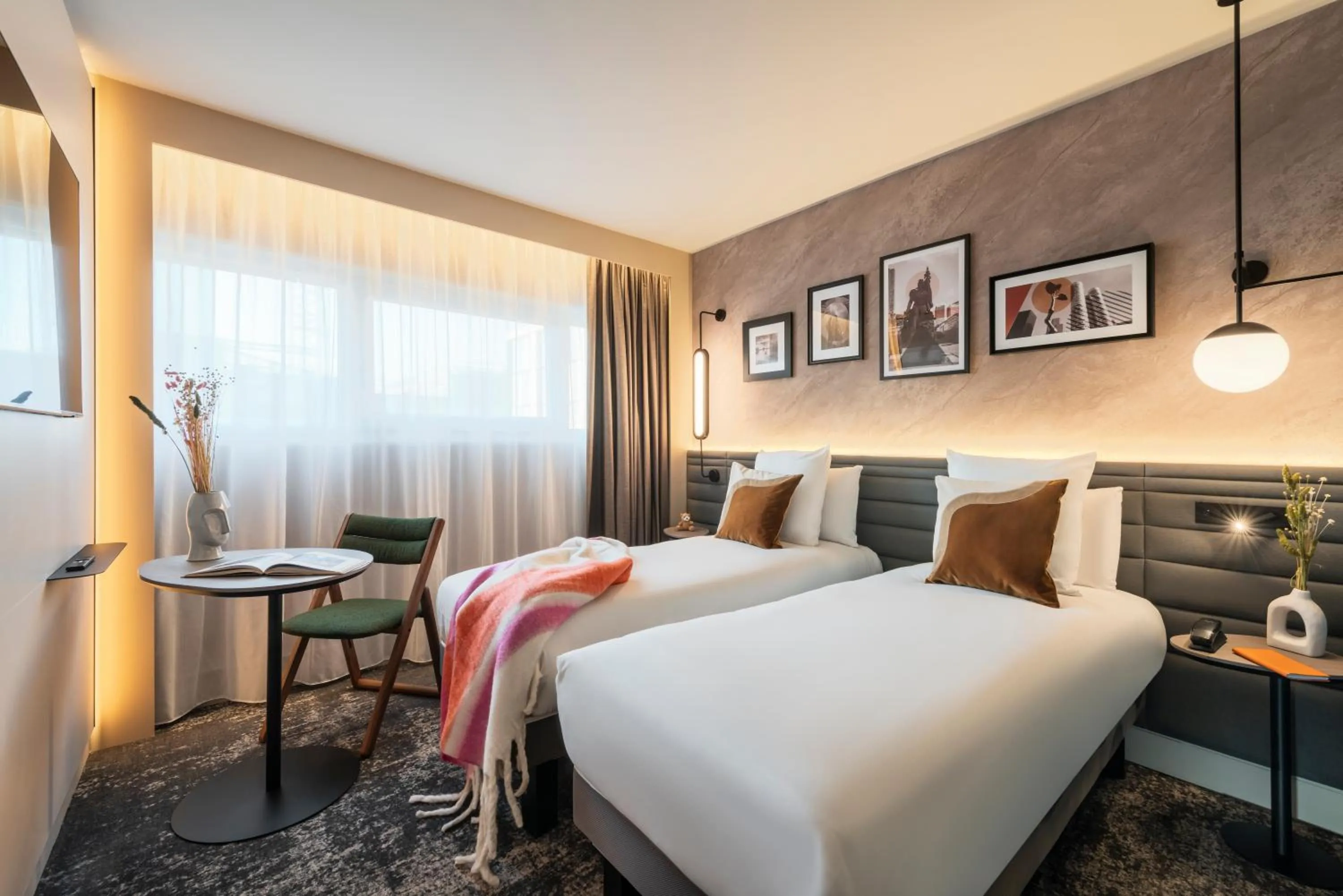 Photo of the whole room, Bed in Novotel Paris La Défense Nanterre