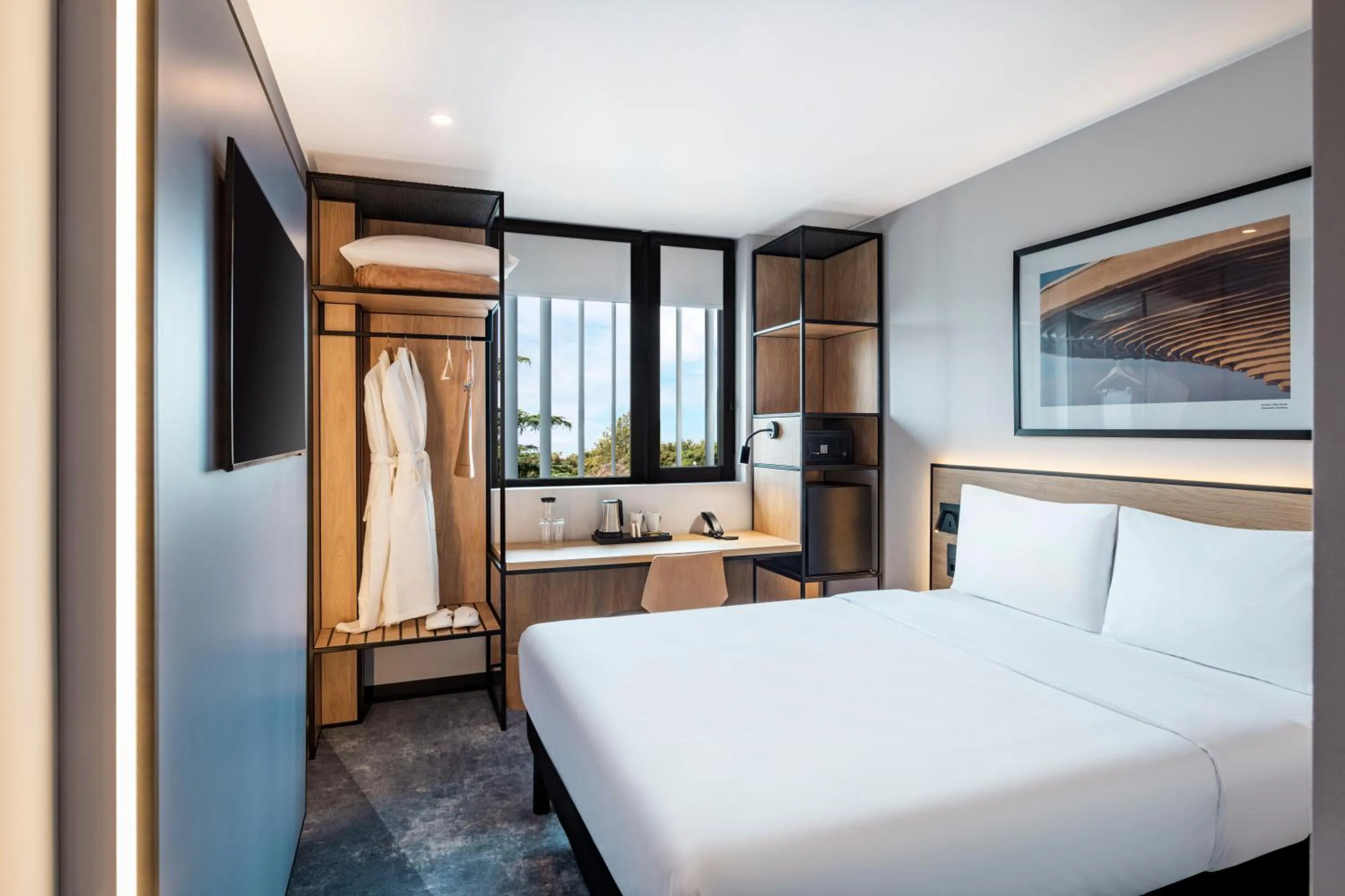 Photo of the whole room, Bed in ibis Tbilisi Airport