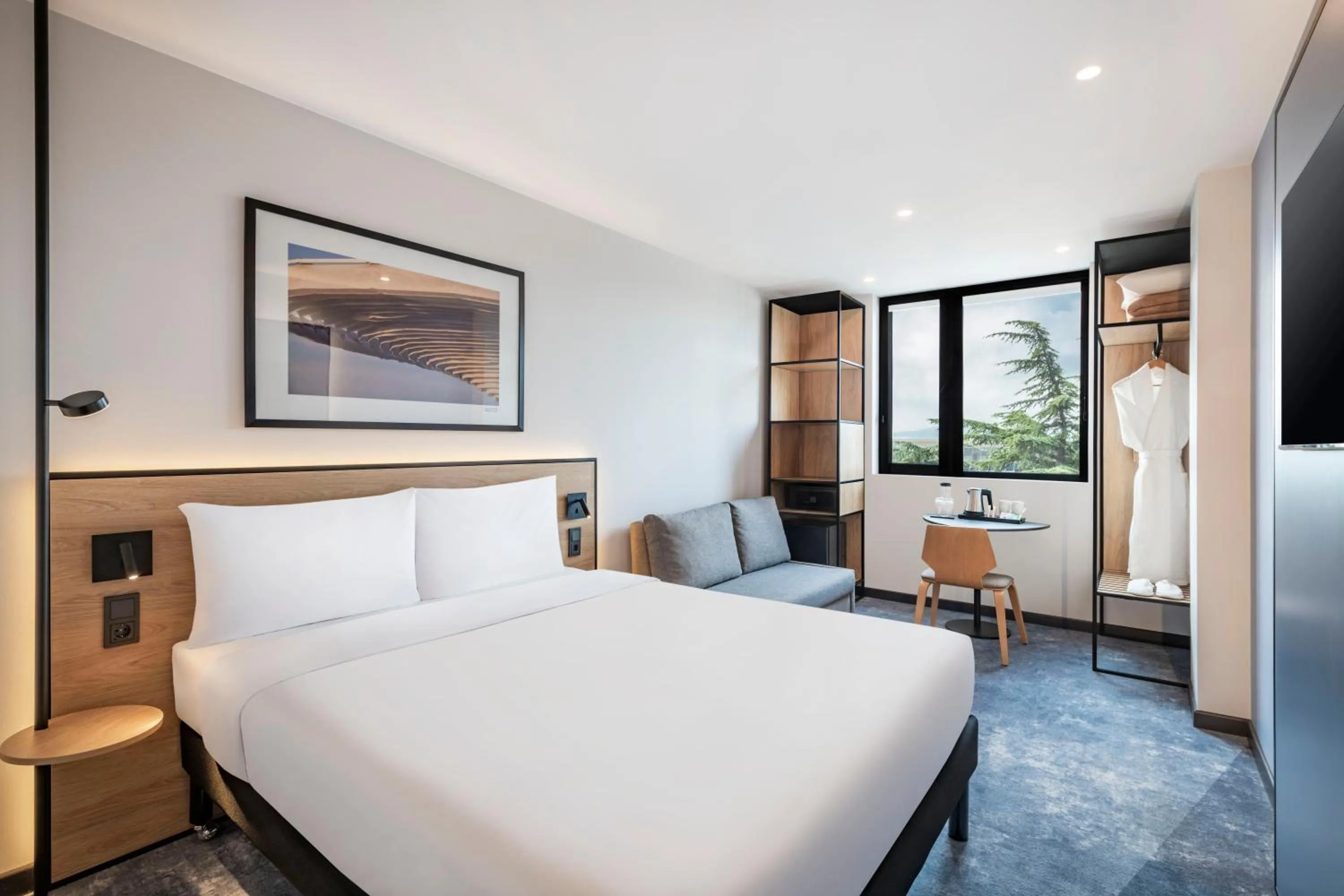 Photo of the whole room, Bed in ibis Tbilisi Airport