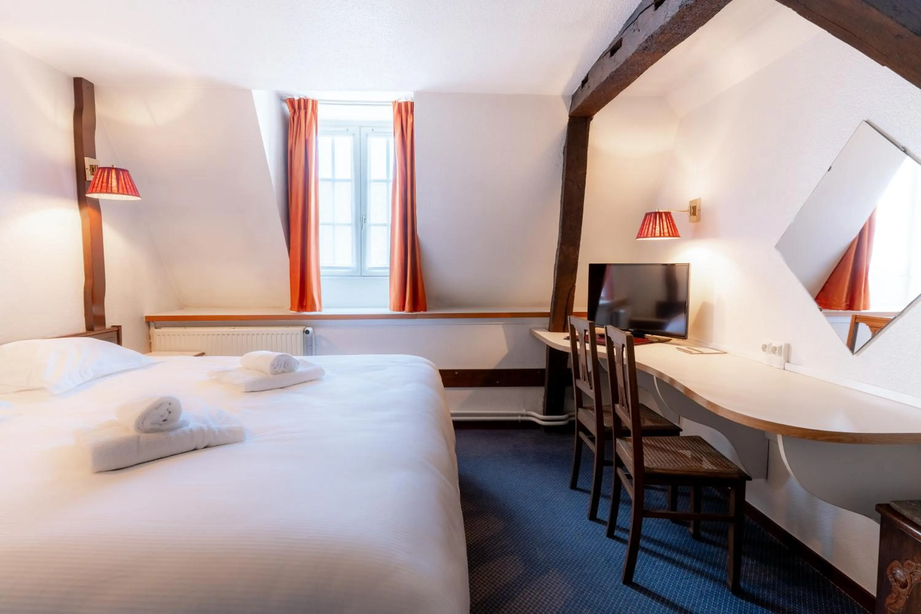 Bedroom, Bed in Hôtel Les Trois Luppars