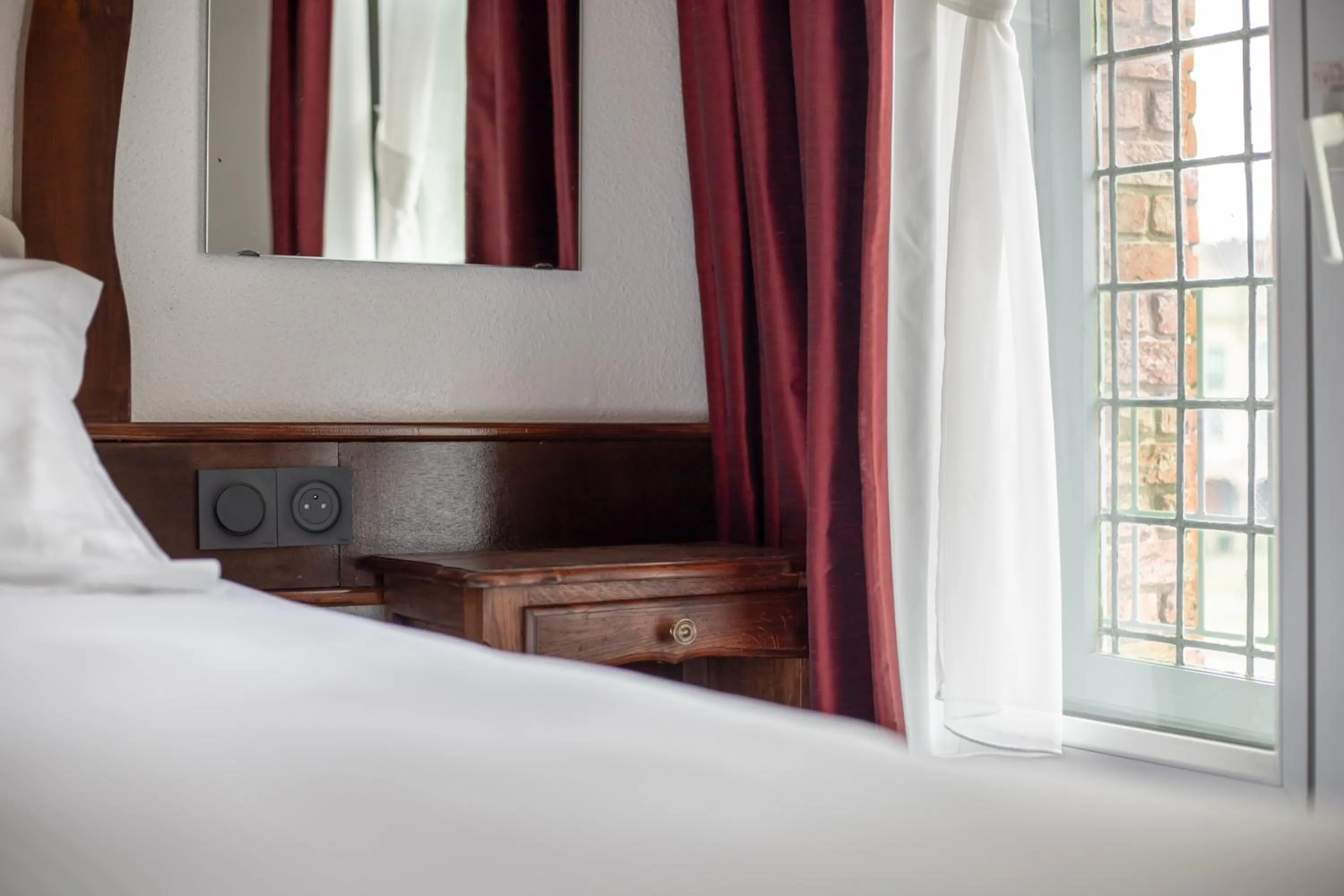 Bedroom, Bed in Hôtel Les Trois Luppars