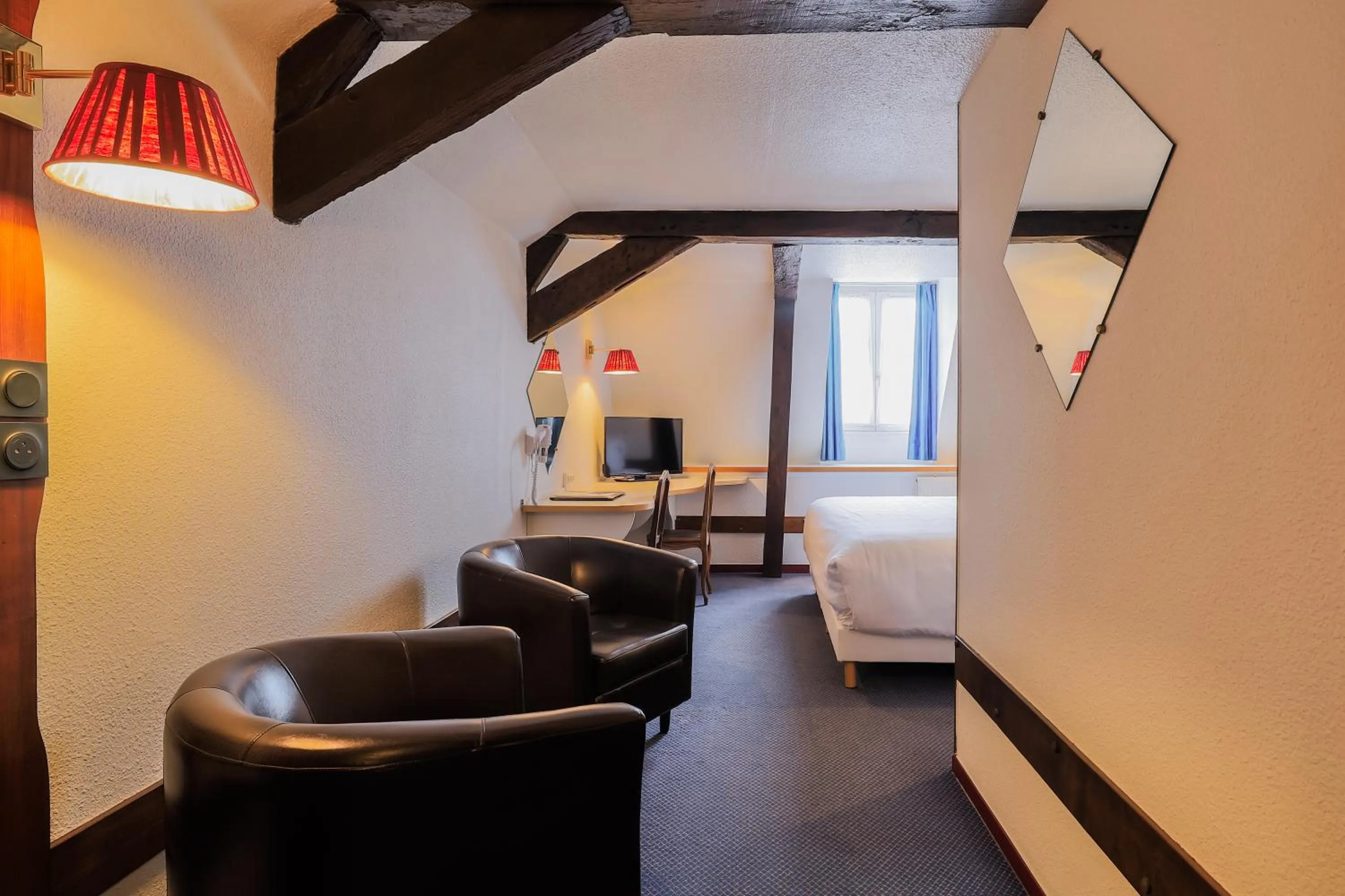 Photo of the whole room, Bed in Hôtel Les Trois Luppars