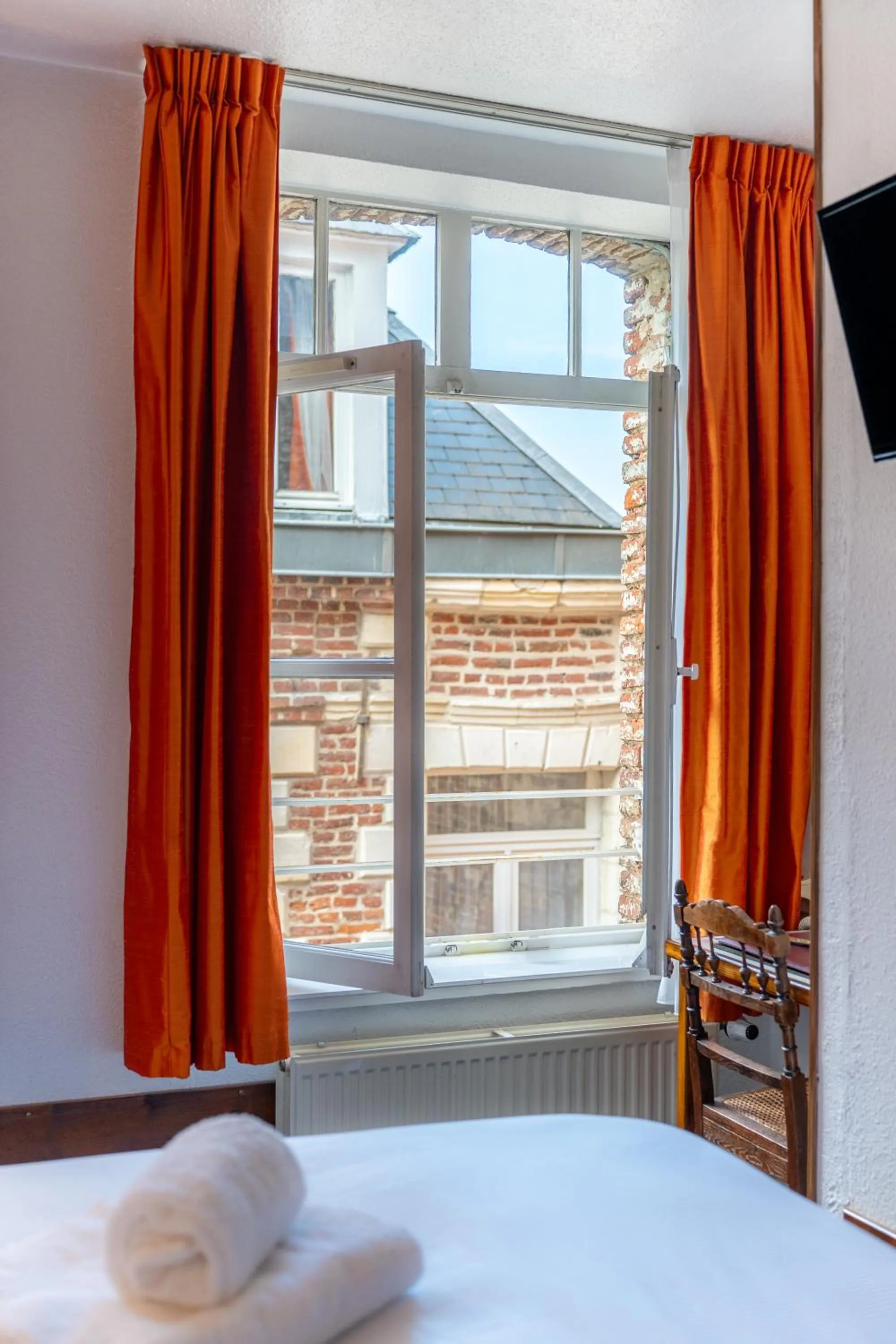 View (from property/room), Bed in Hôtel Les Trois Luppars