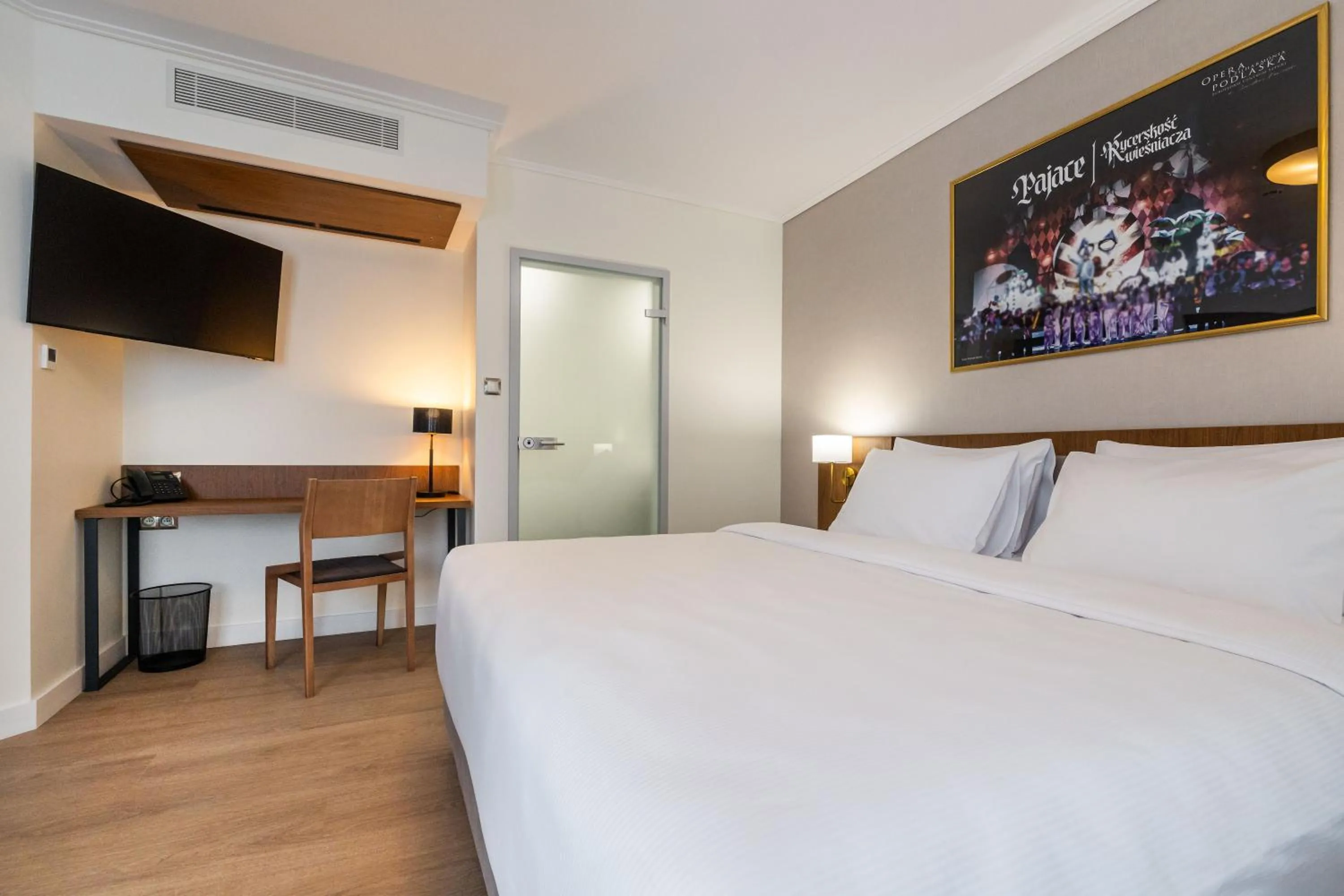 Bedroom, Bed in Hotel Opera