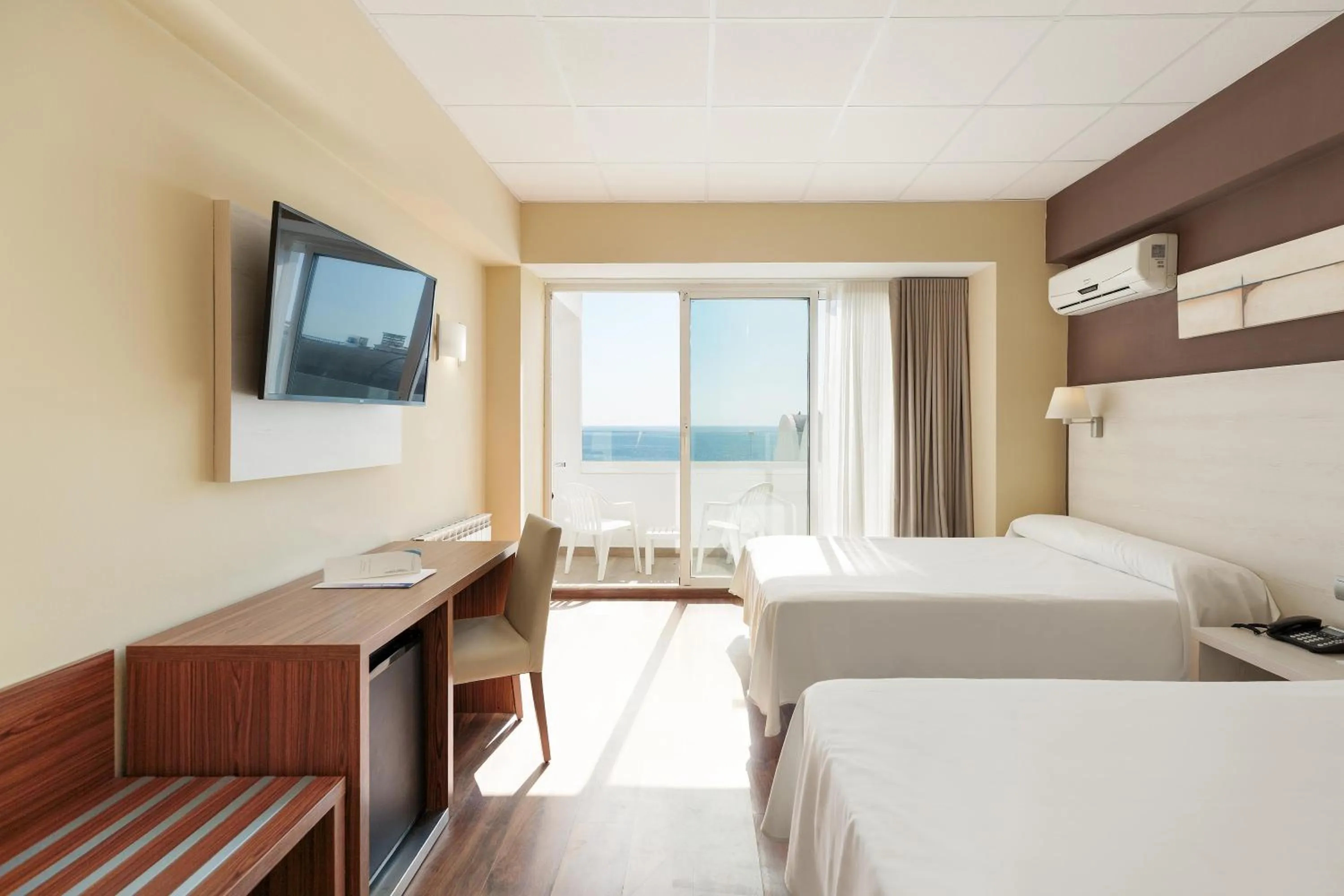 Photo of the whole room, Bed in Hotel Best Indalo