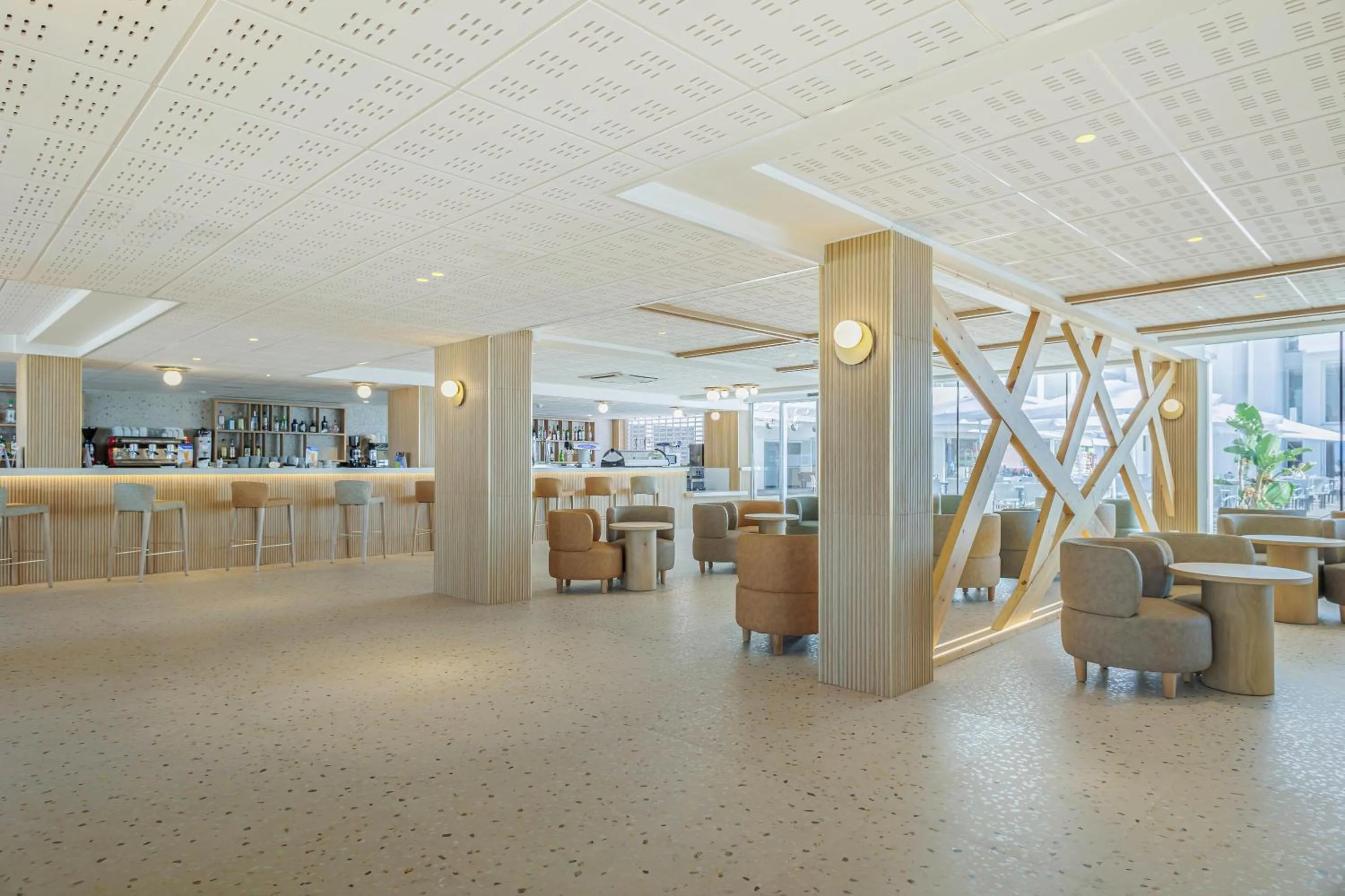 Lounge or bar in Hotel Best Indalo