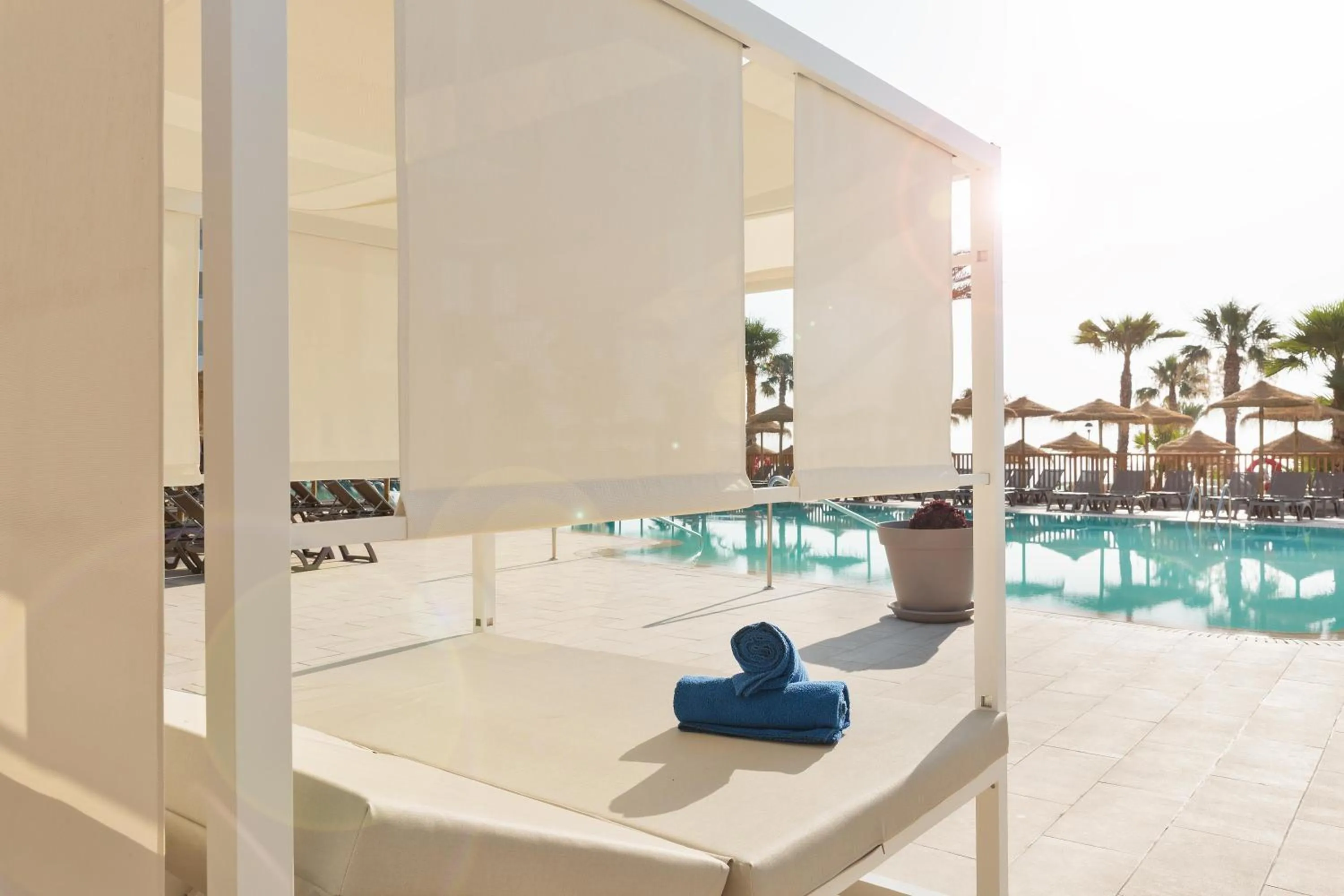 Swimming pool in Hotel Best Indalo