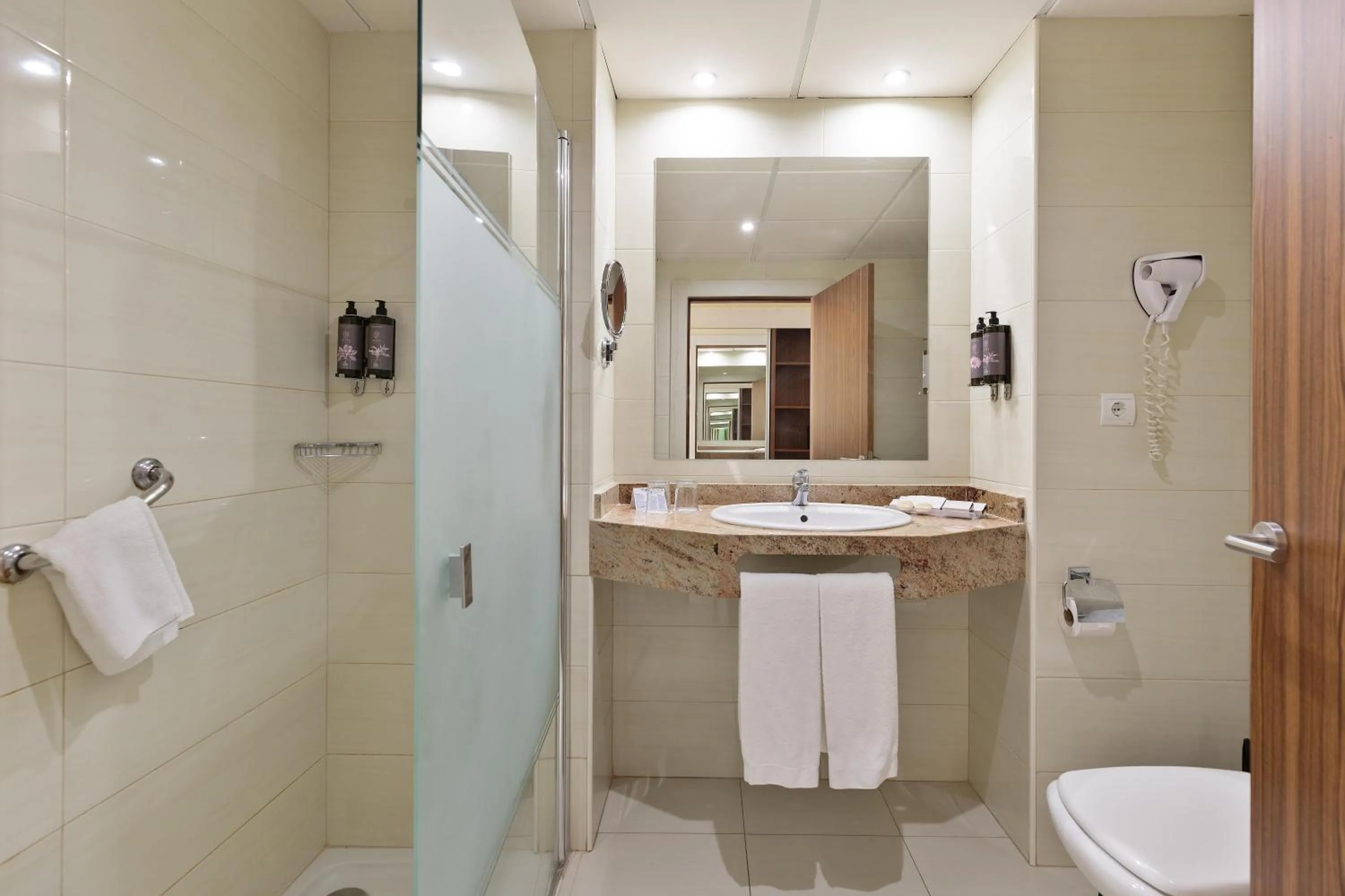 Bathroom in Hotel Best Indalo