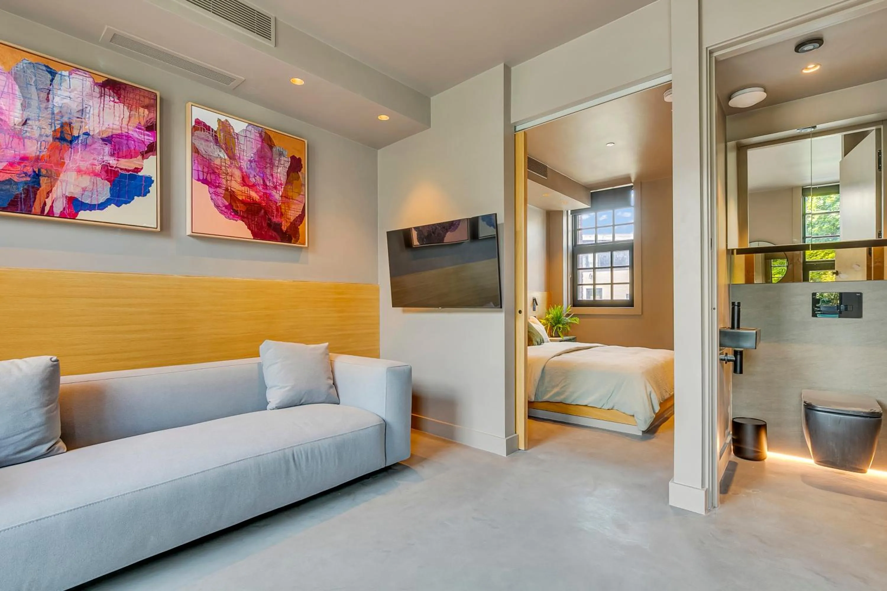 TV and multimedia in Kings House Apartments