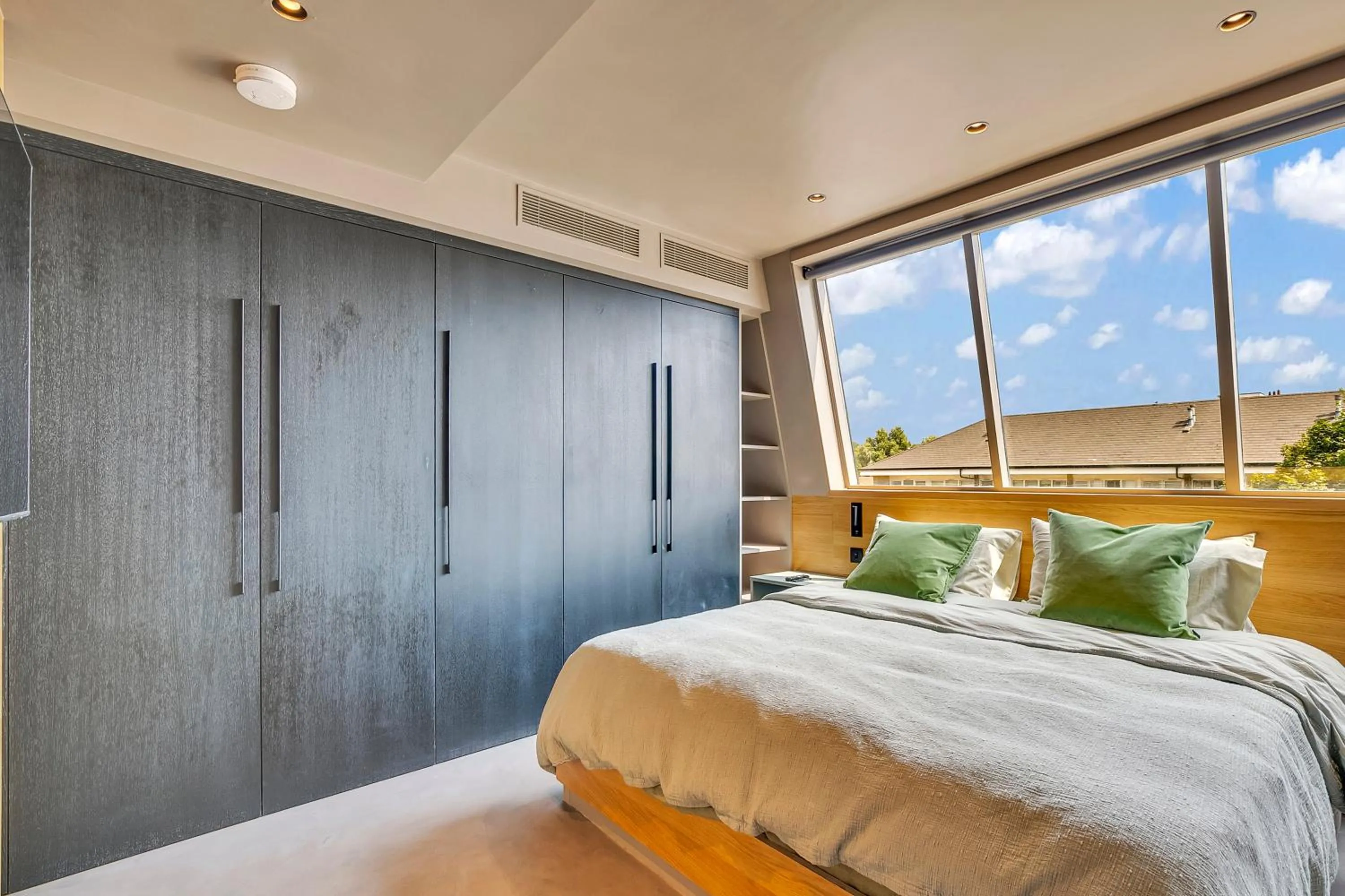 Kings House Apartments