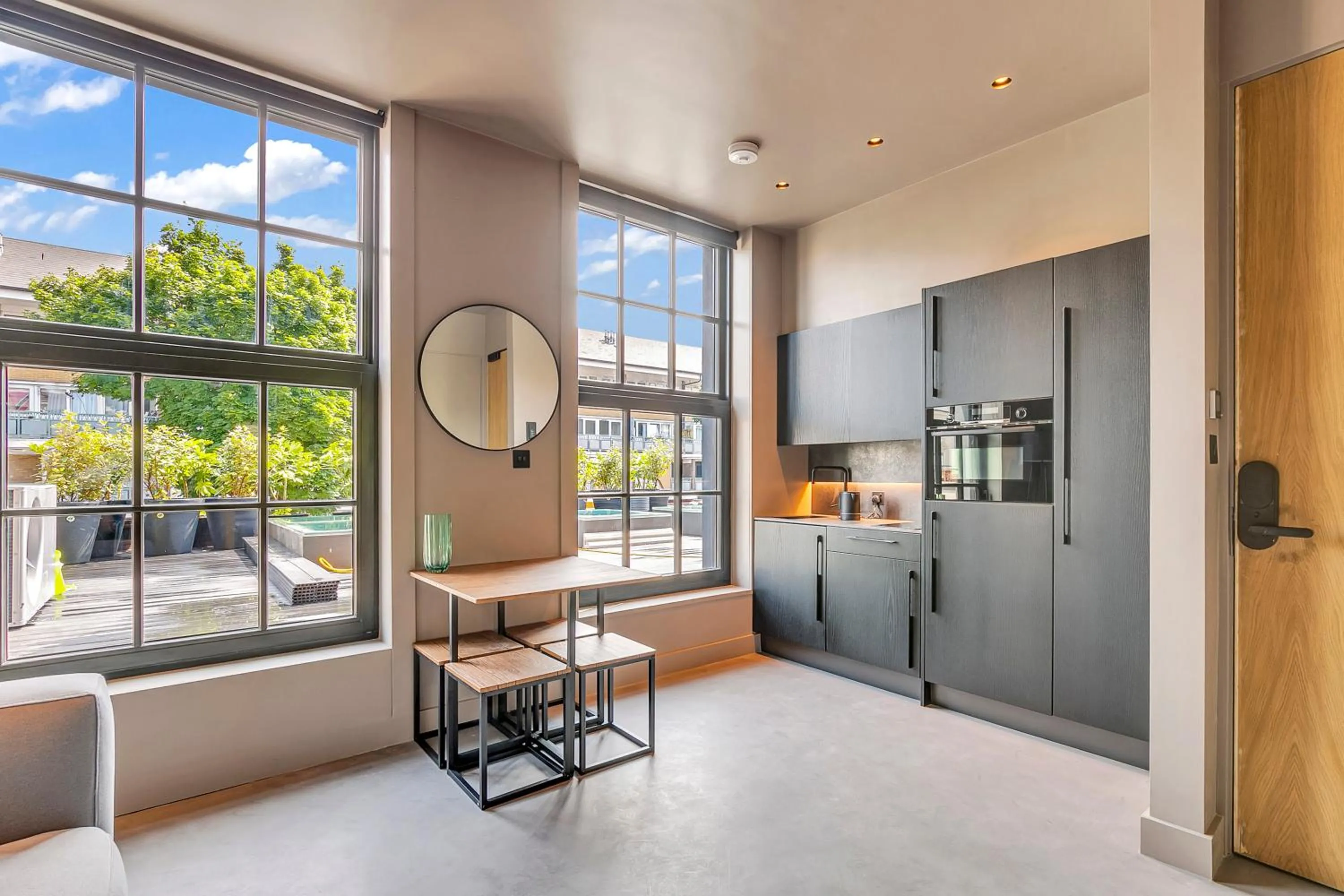 Kitchen or kitchenette in Kings House Apartments