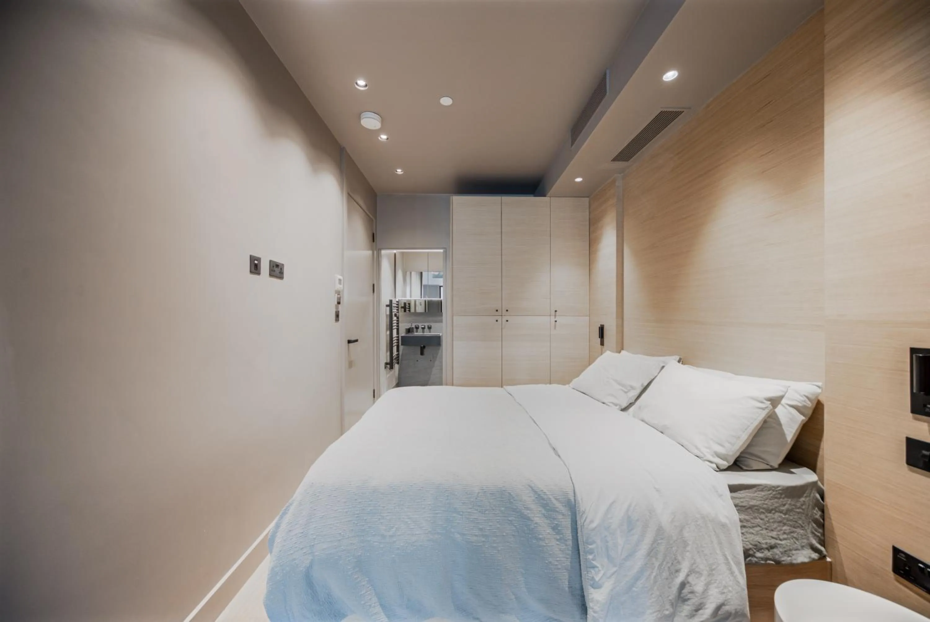 Bed in Kings House Apartments