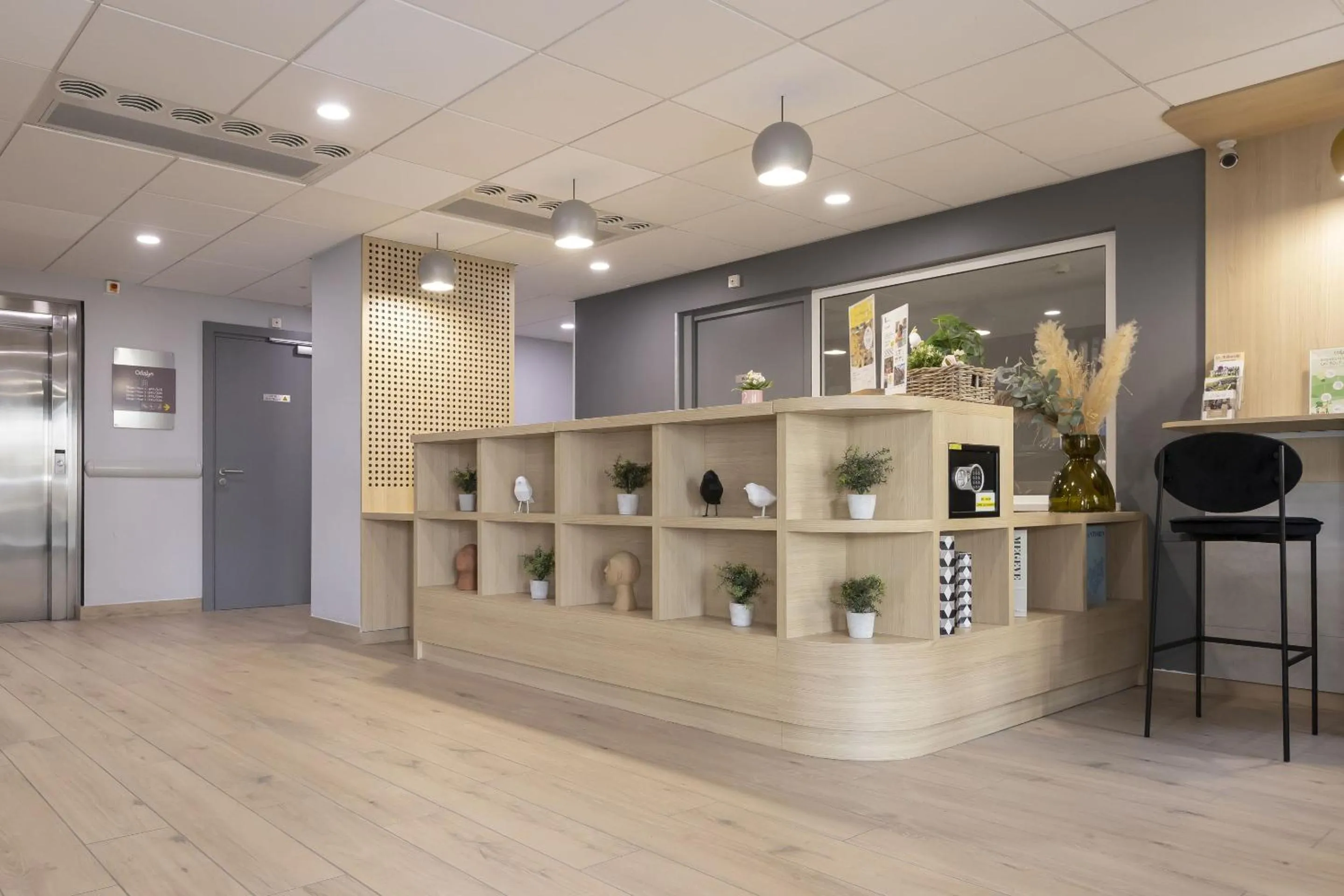 Lobby or reception in Appart Hotel Odalys City Colmar La Rose d'Argent