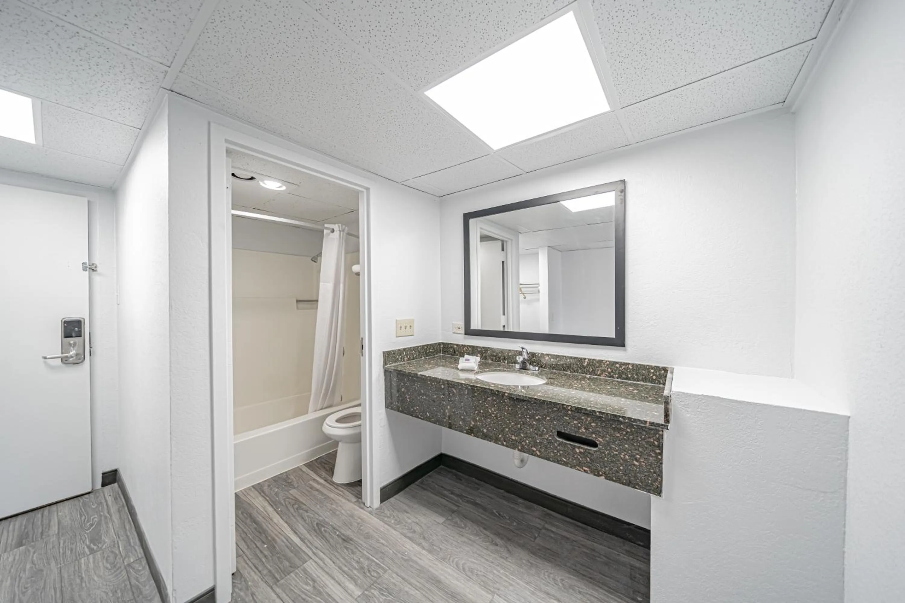 Bathroom in Studio 6 Pocatello, ID