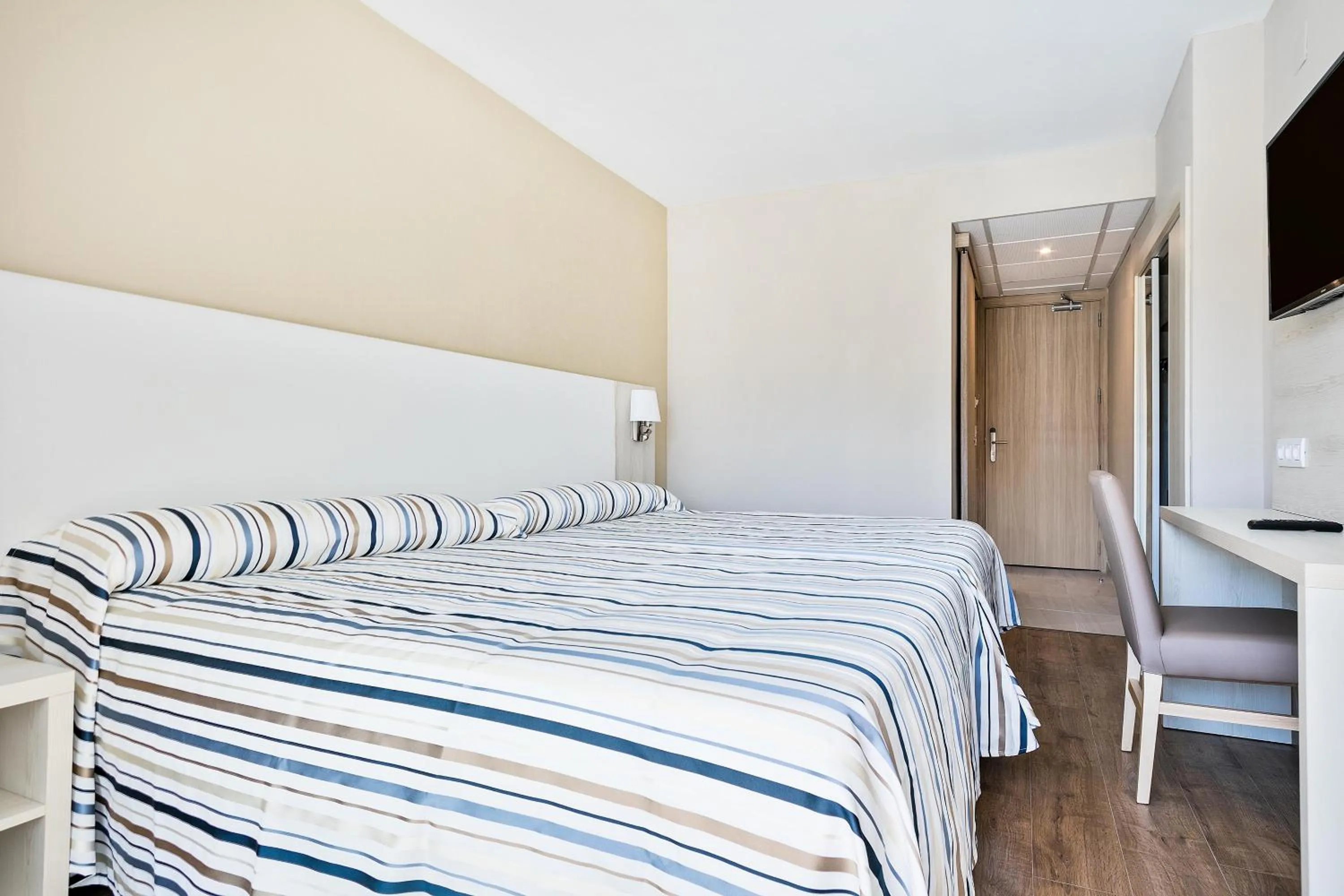 Photo of the whole room, Bed in Hotel Best San Diego