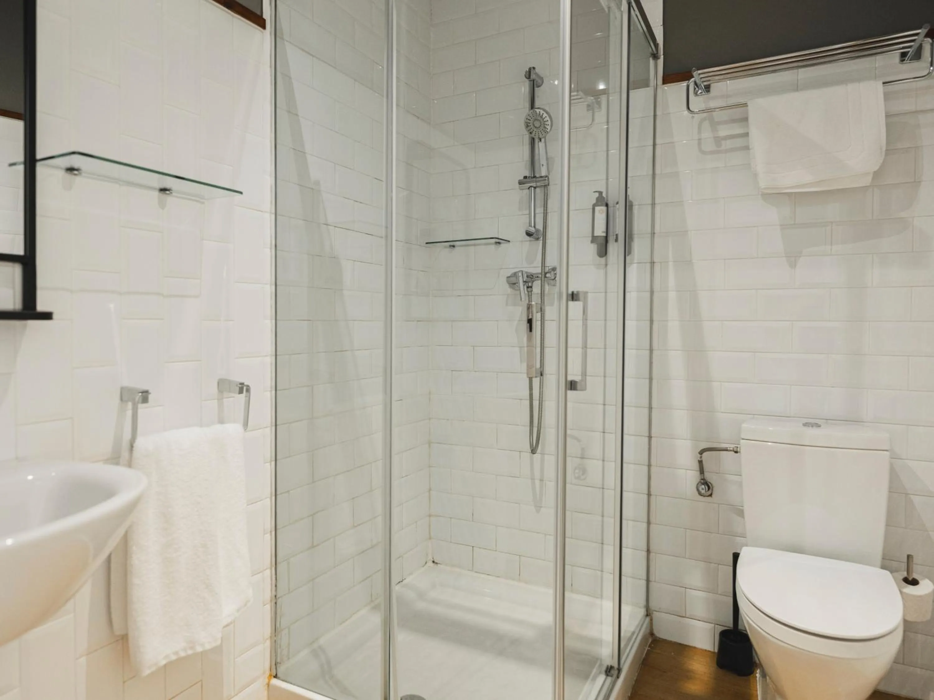 Shower in Alcazaba Premium Hotel