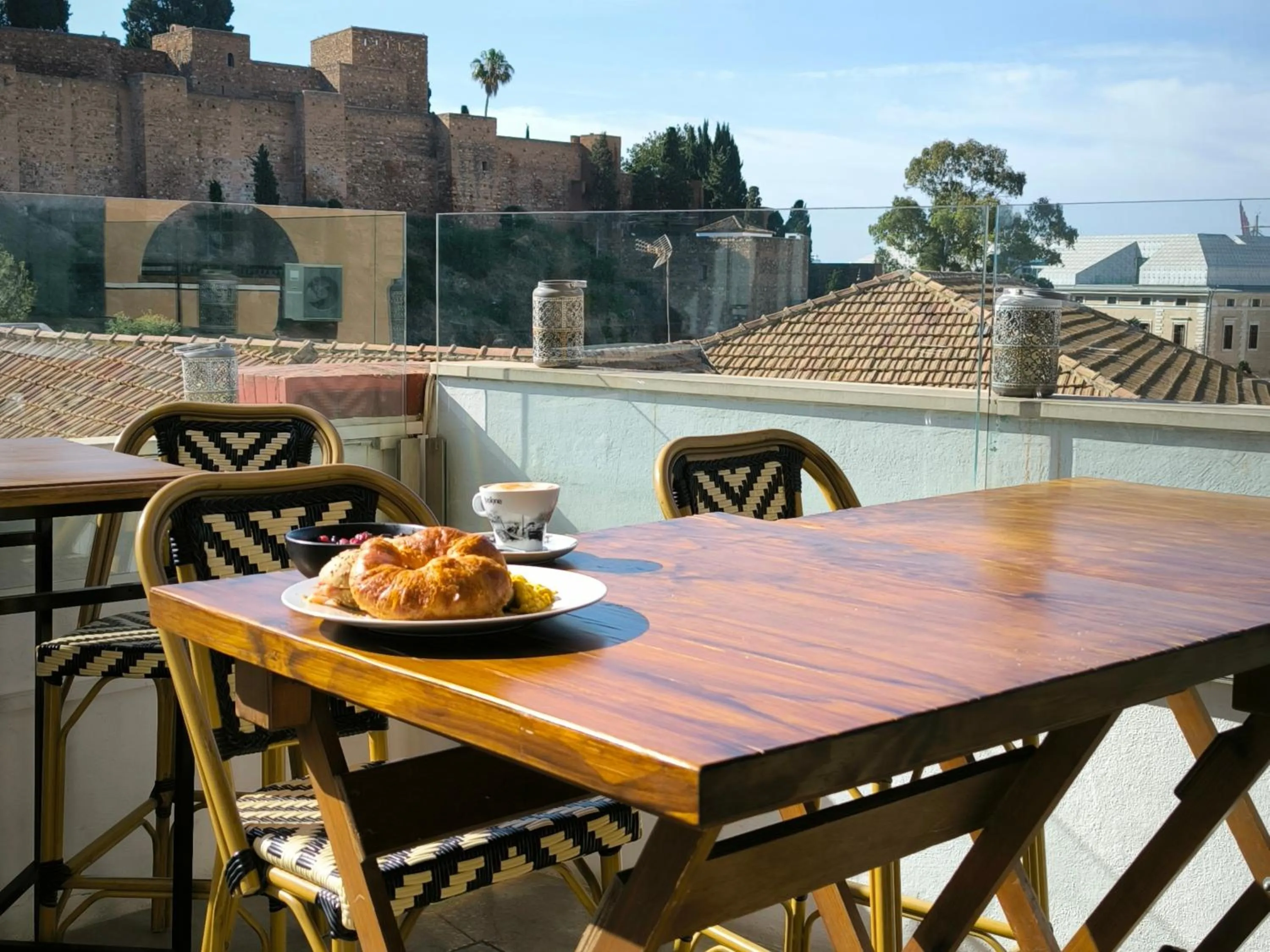 Restaurant/places to eat in Alcazaba Premium Hotel