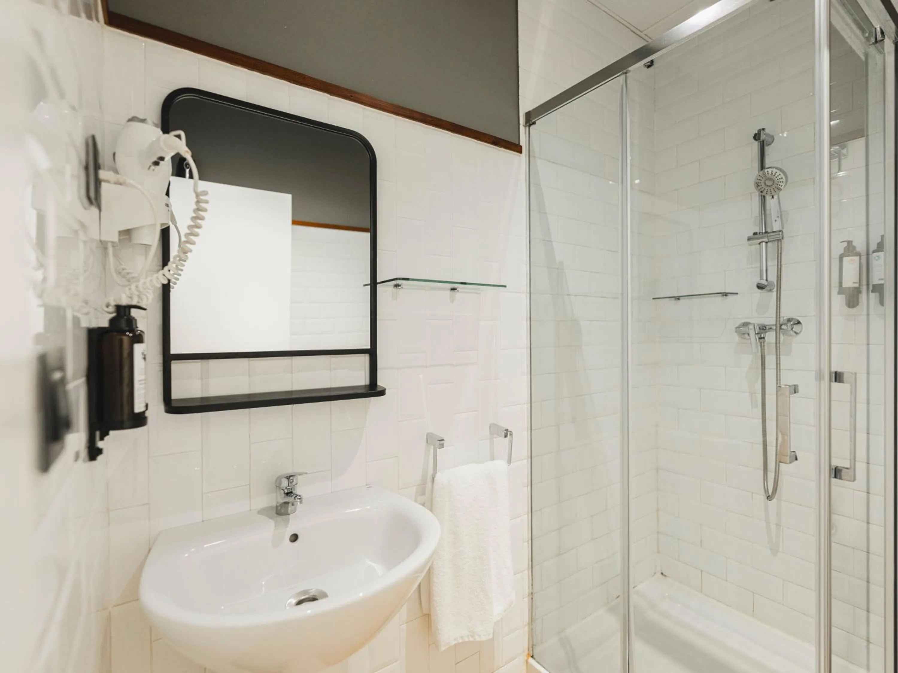 Shower in Alcazaba Premium Hotel