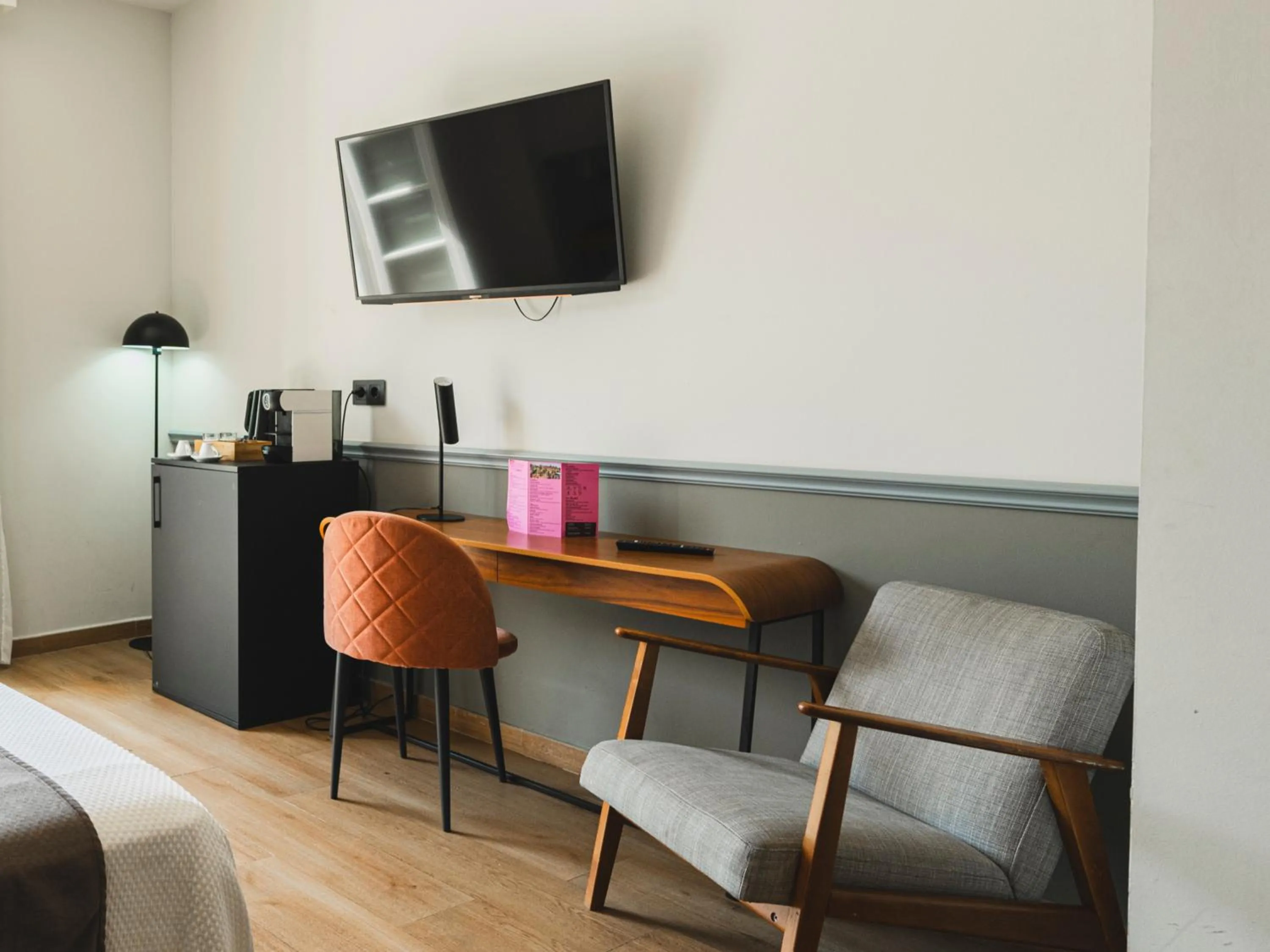 TV and multimedia in Alcazaba Premium Hotel