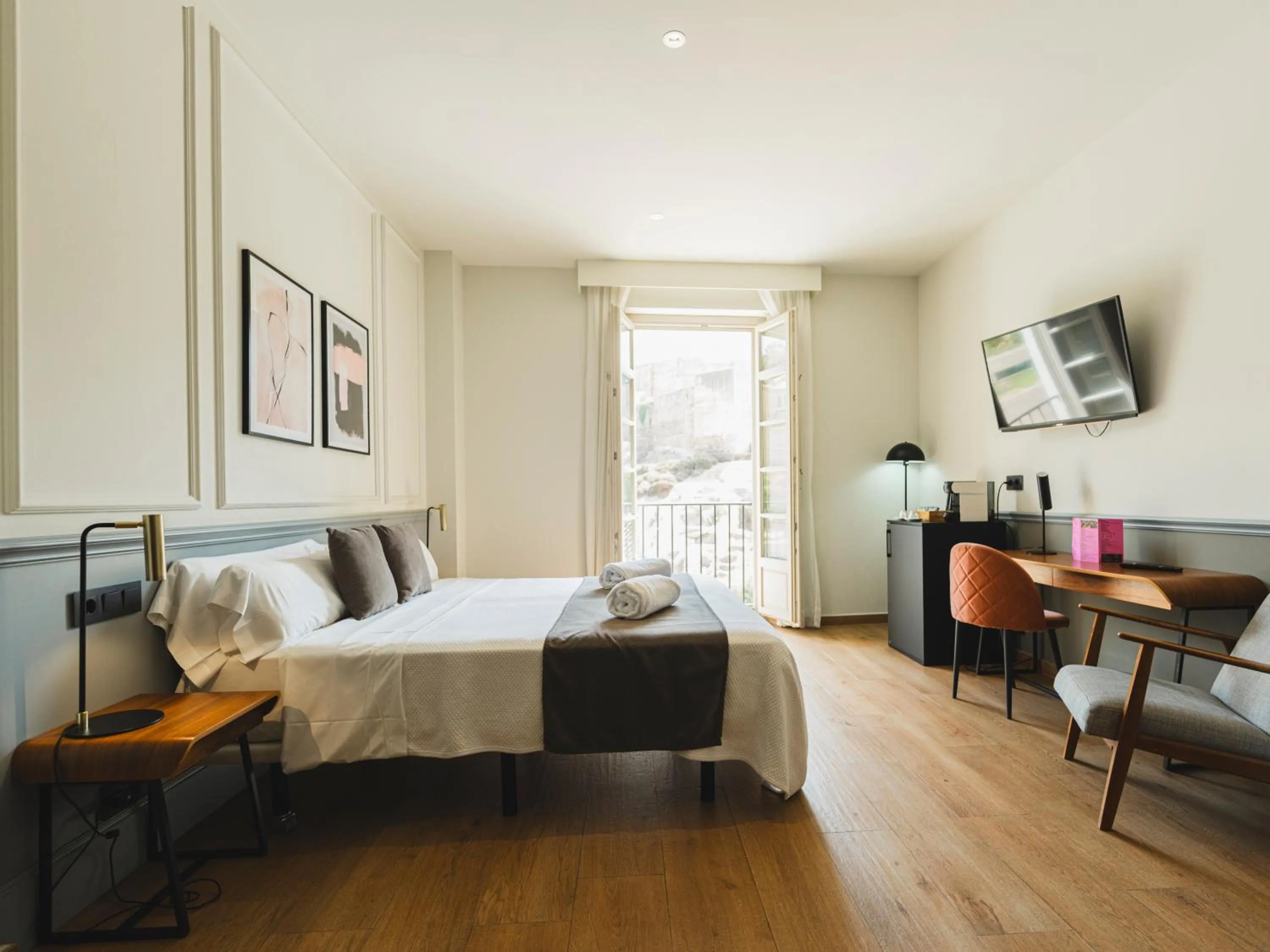 Bed in Alcazaba Premium Hotel