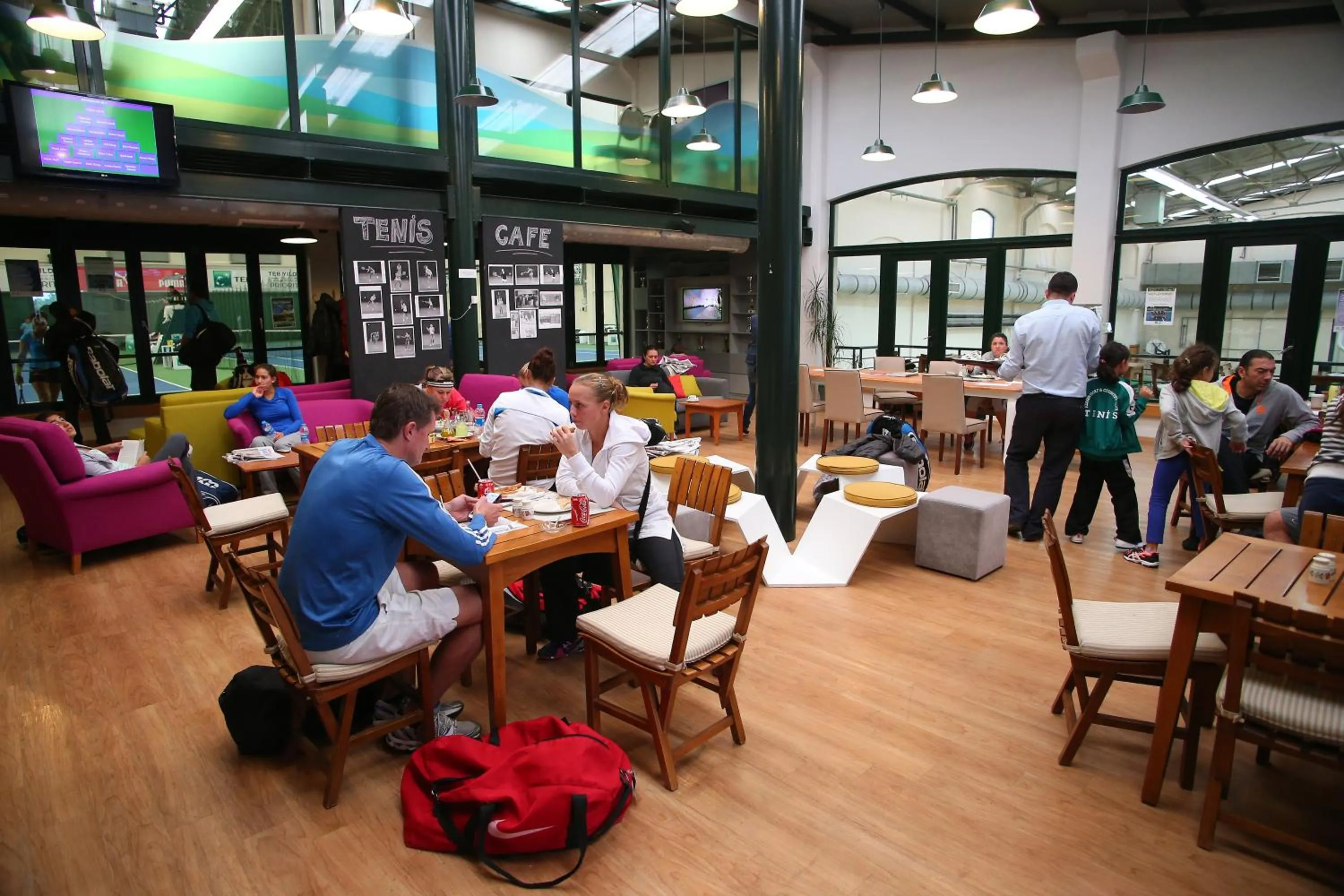 Tennis court in Kemer Country Hotel İstanbul
