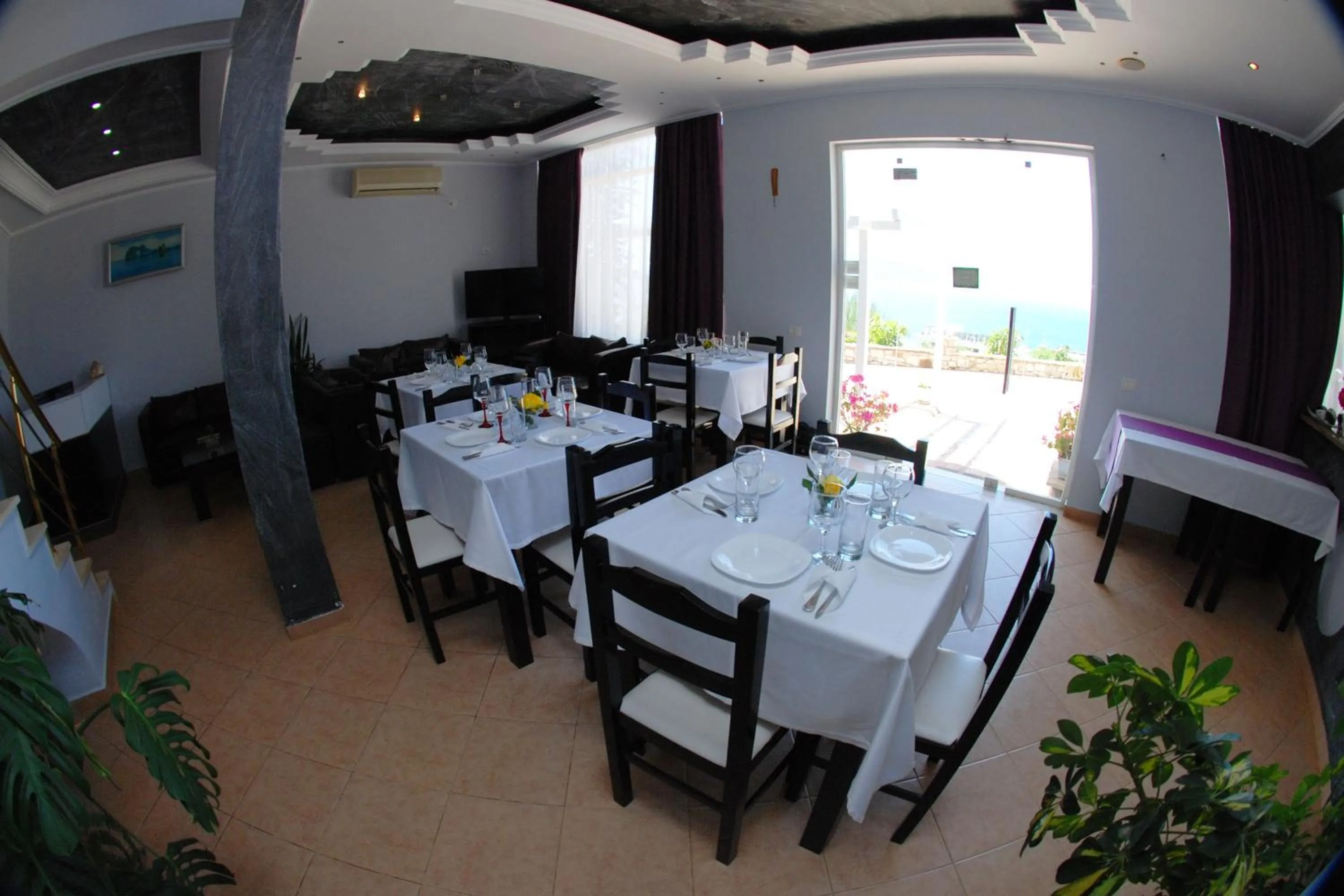 Buffet breakfast in Villa Doka