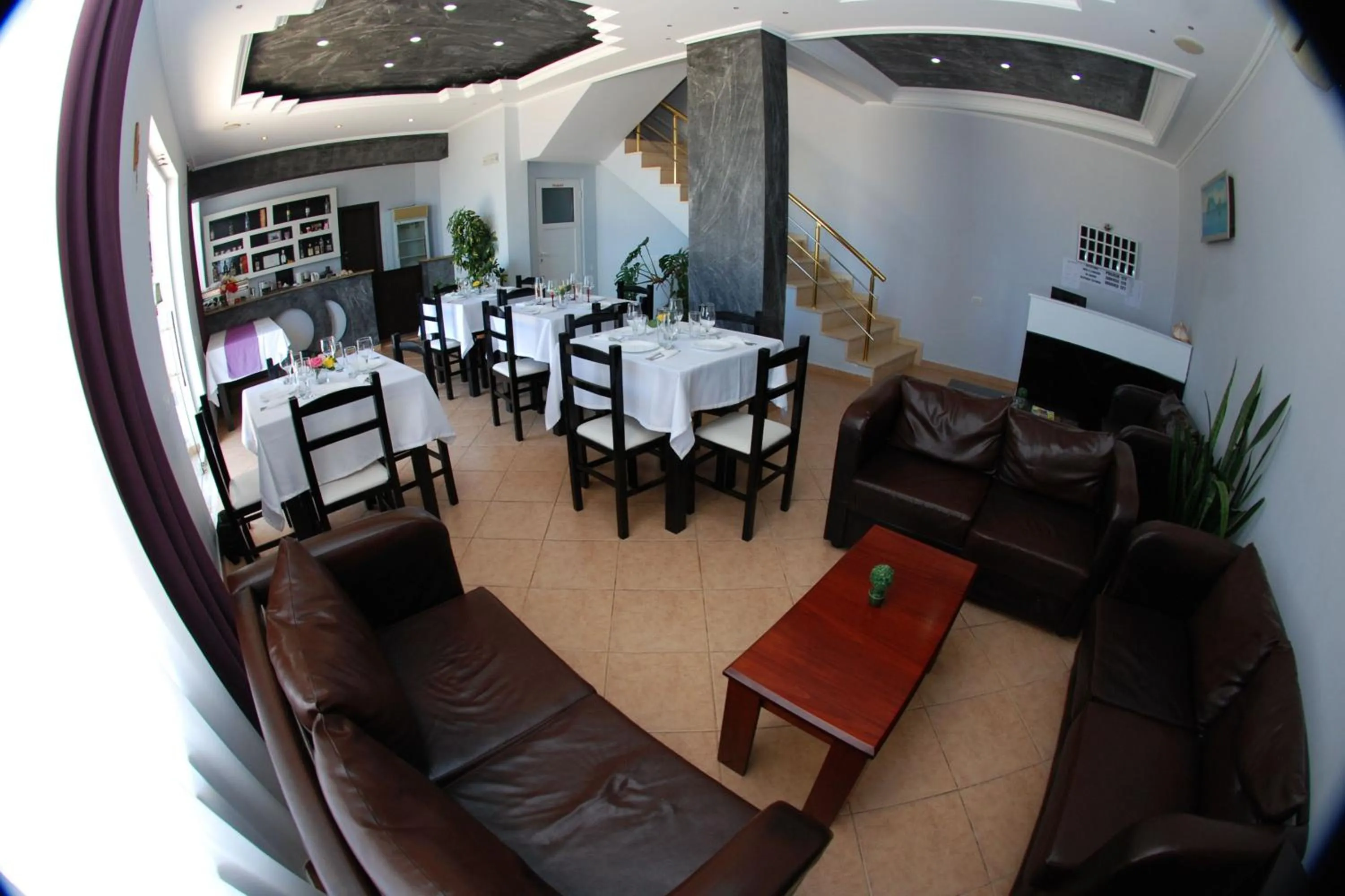 Restaurant/places to eat in Villa Doka