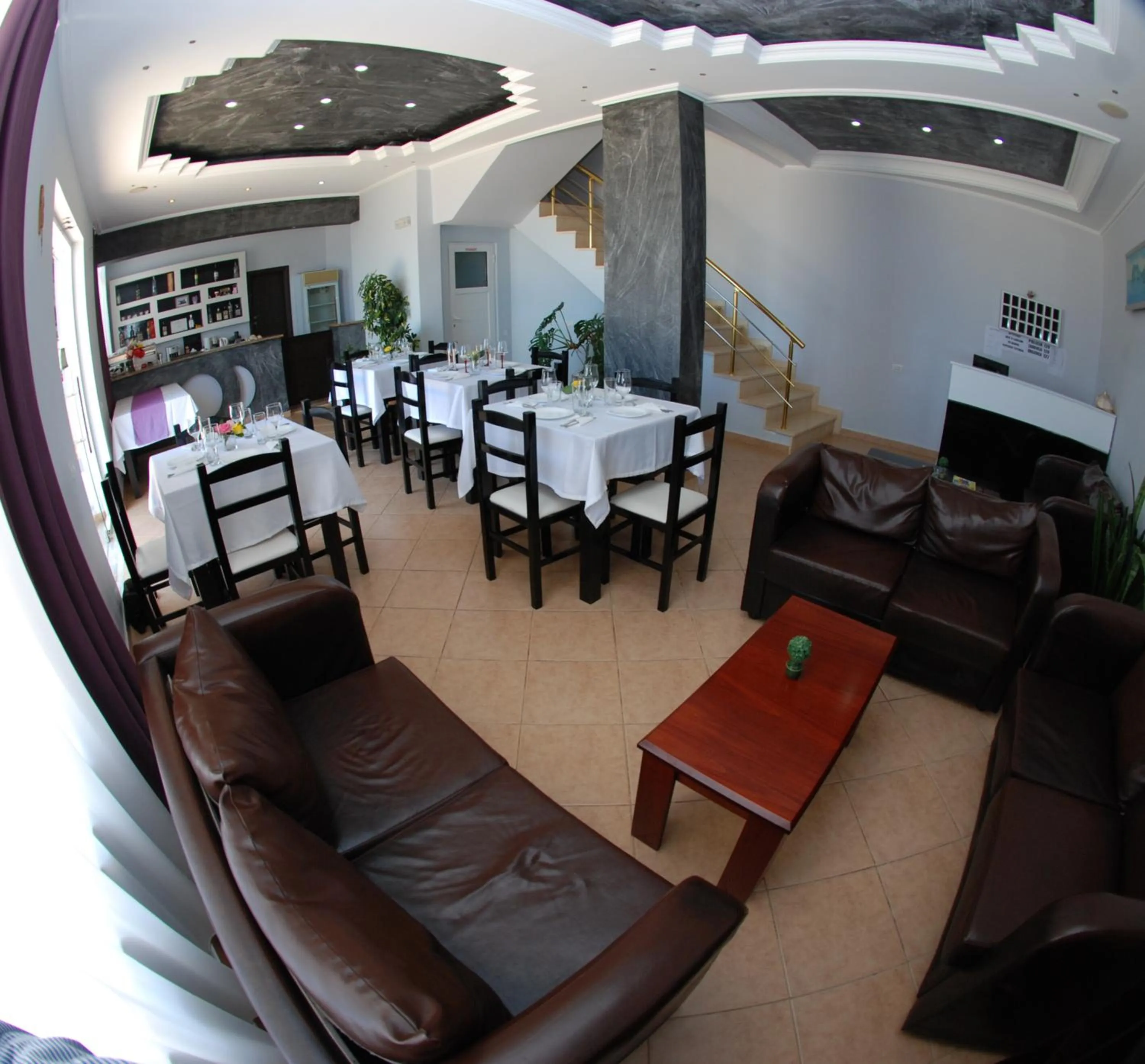 Restaurant/places to eat in Villa Doka