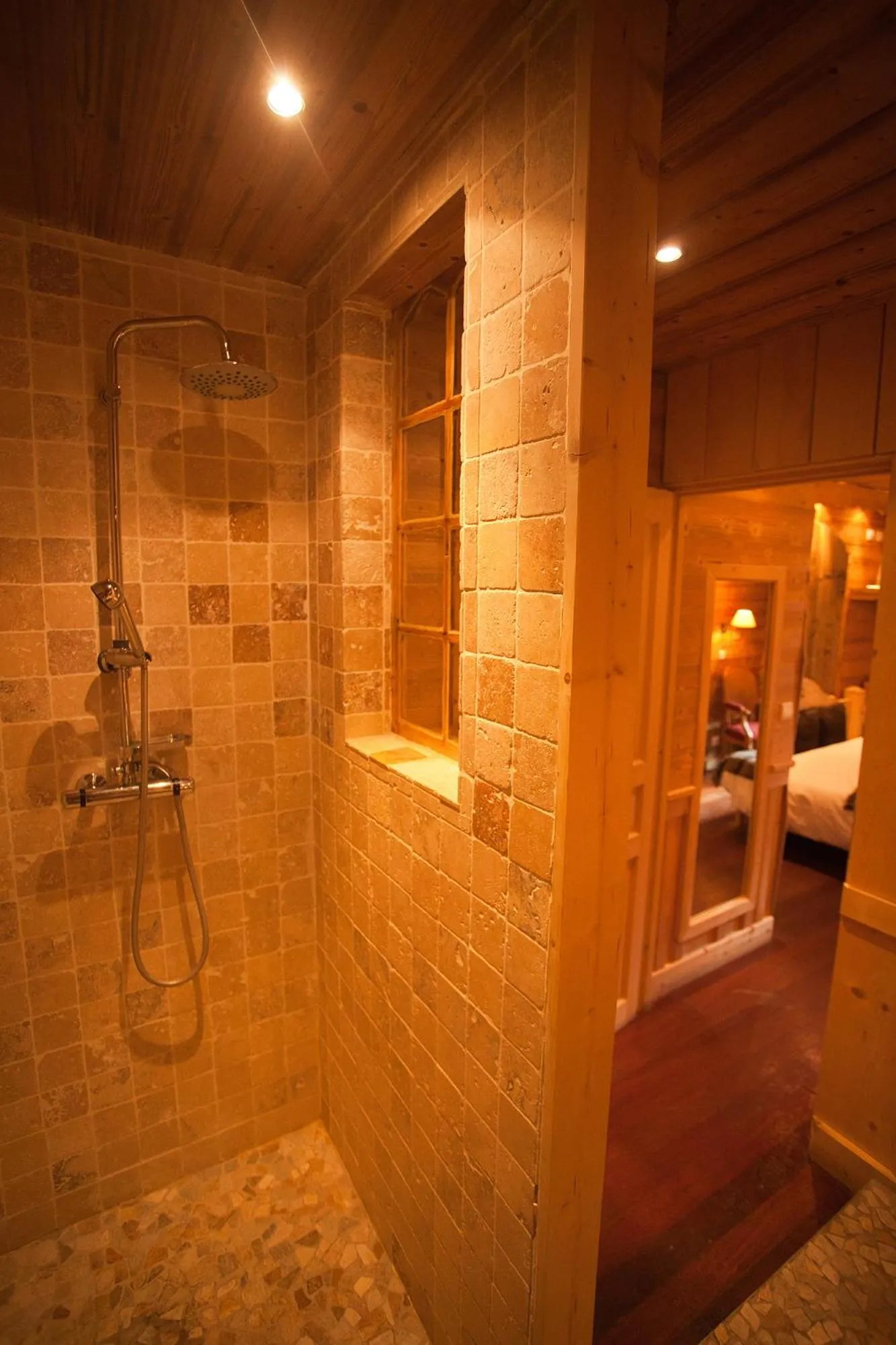 Shower in Logis hôtel Arbez Franco Suisse