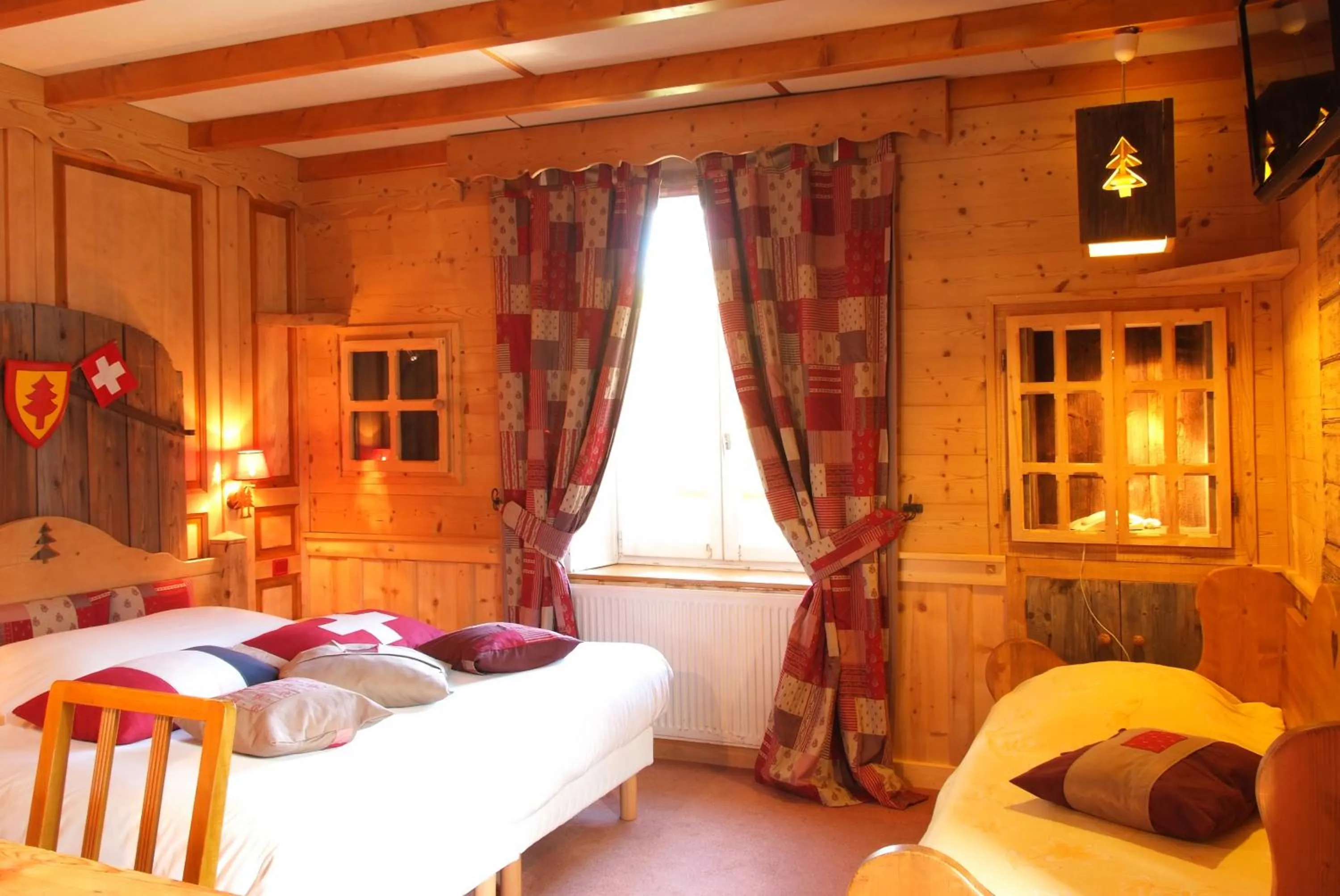 Bed in Logis hôtel Arbez Franco Suisse