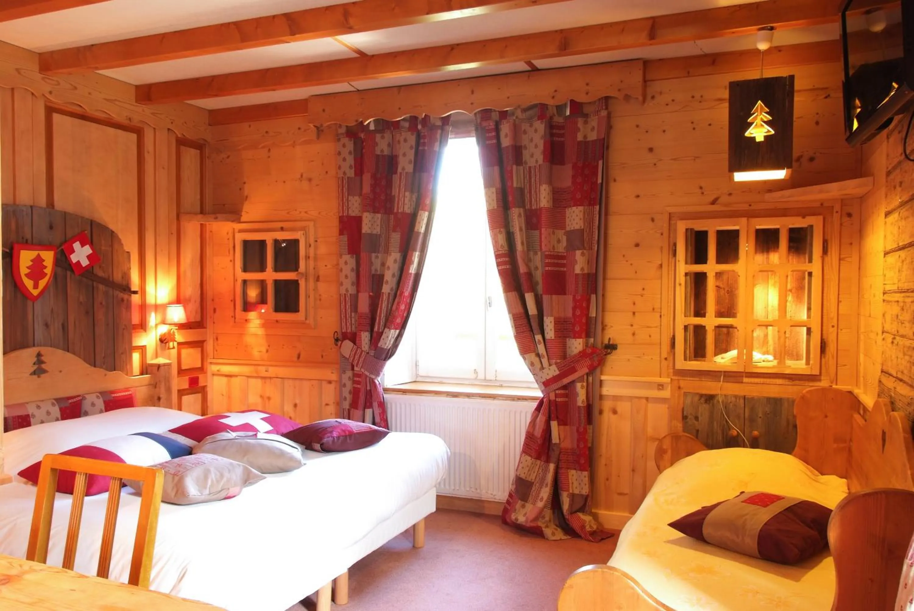 Bed in Logis hôtel Arbez Franco Suisse