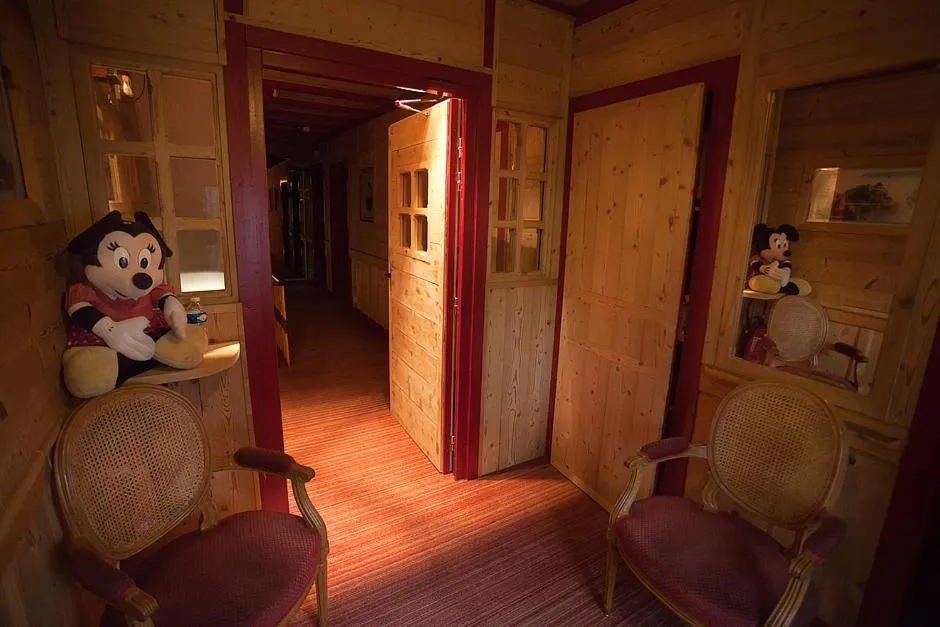 Communal lounge/ TV room in Logis hôtel Arbez Franco Suisse