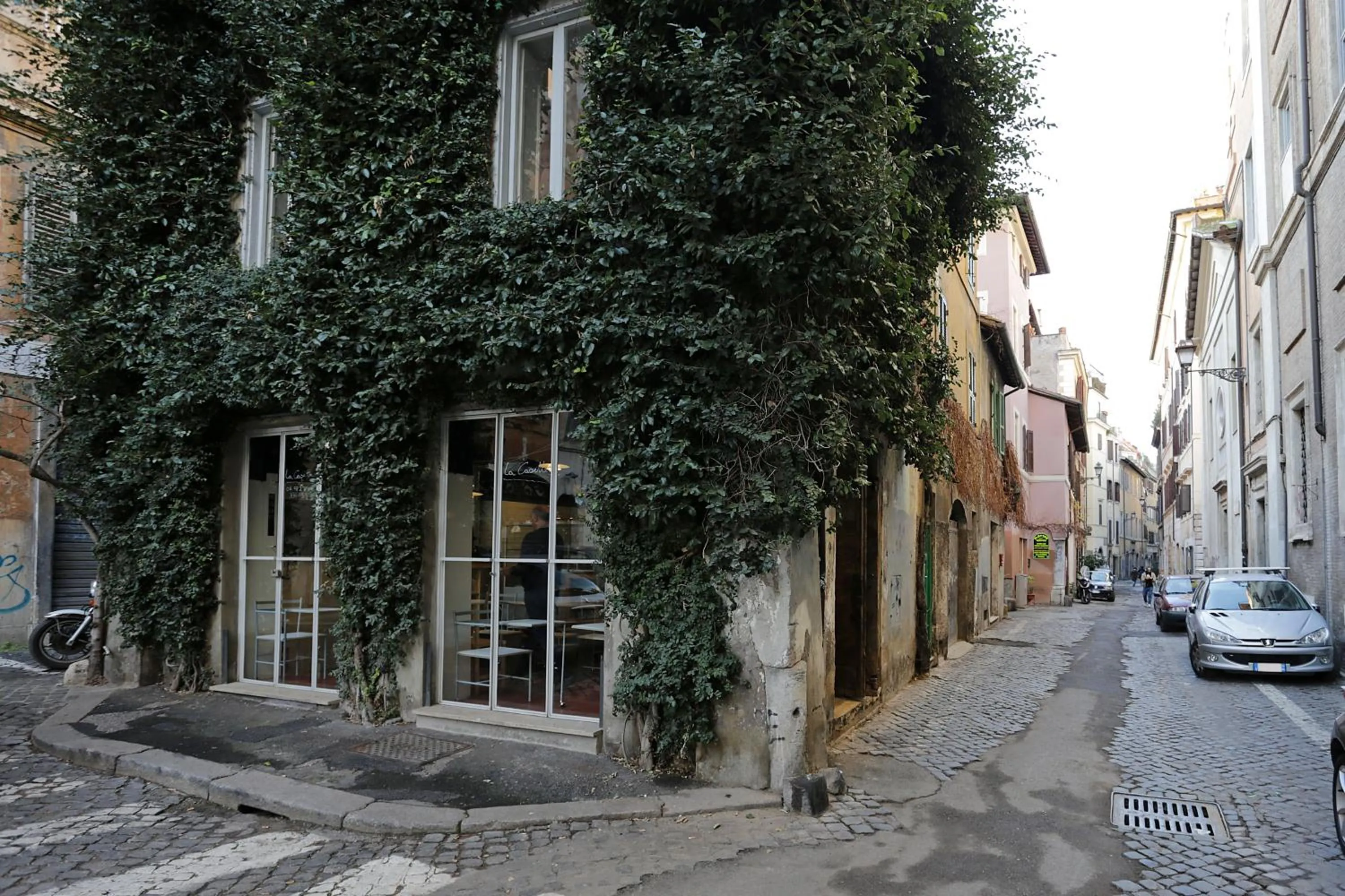 Facade/entrance in Madonna de' Monti Suites
