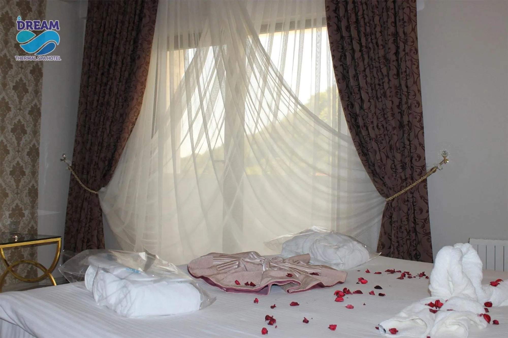 Bed in Zir Dream Thermal & Spa Hotel