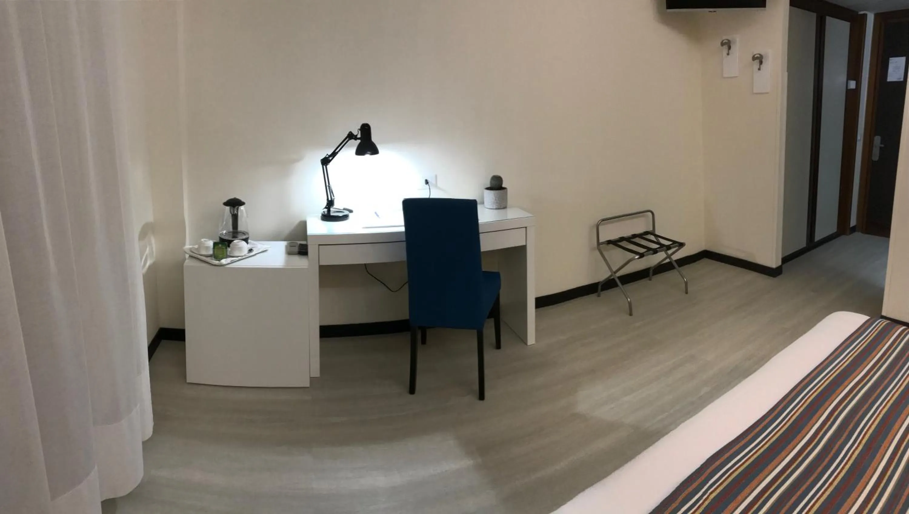 Bed in Hotel River Palace