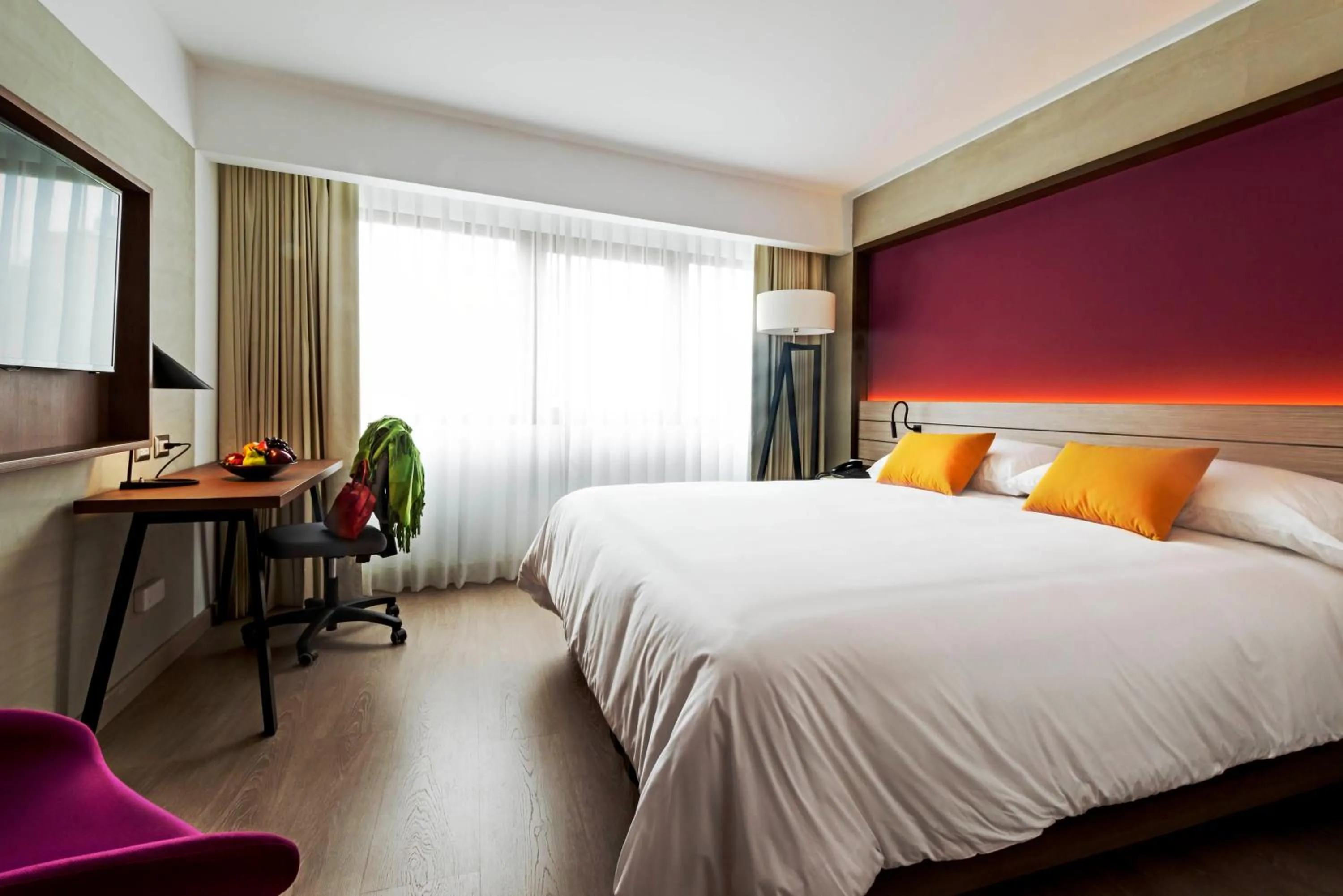 Photo of the whole room in Mercure Ariosto Lima