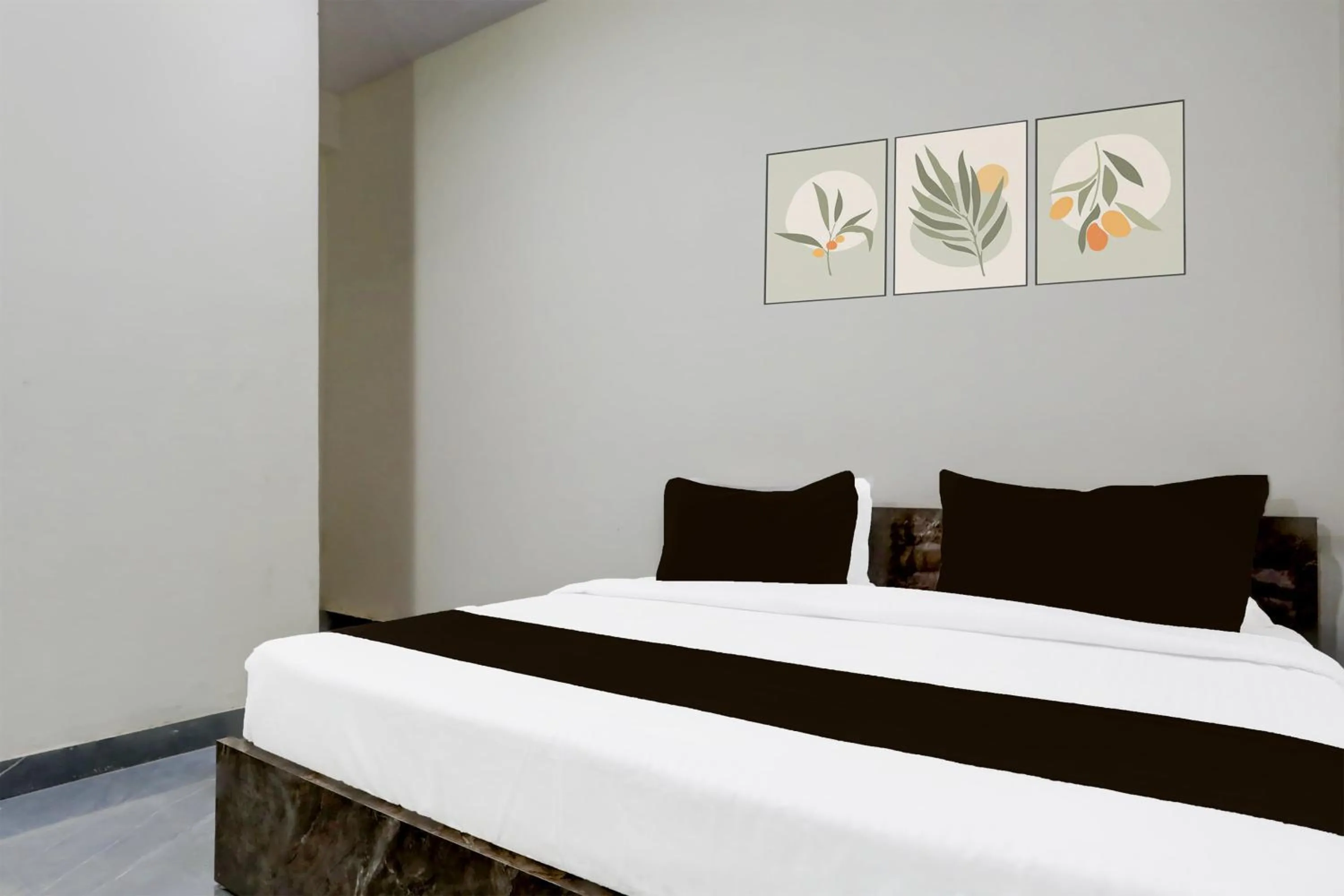 Bedroom, Bed in Super Hotel O Kalka