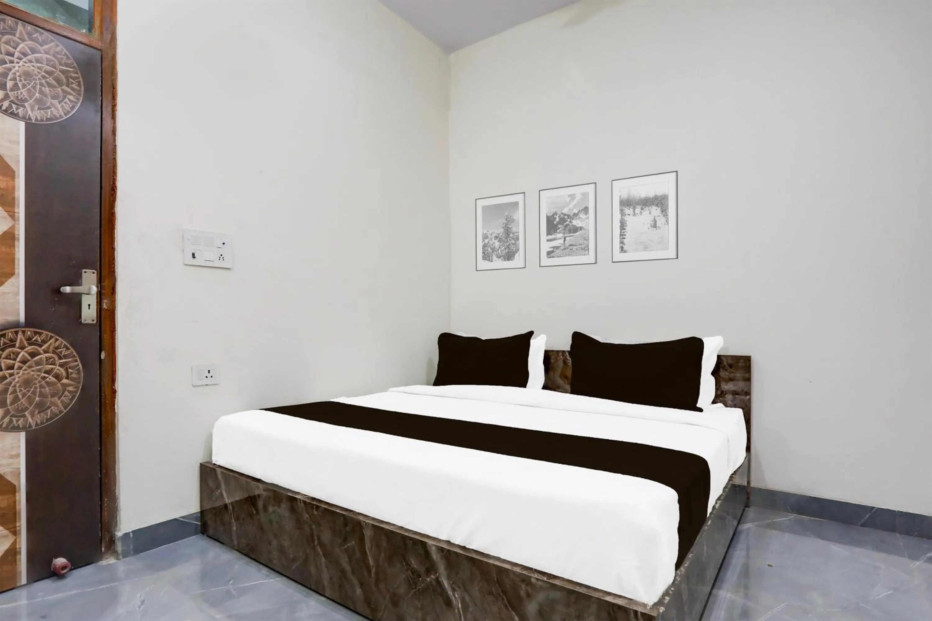 Bedroom, Bed in Super Hotel O Kalka