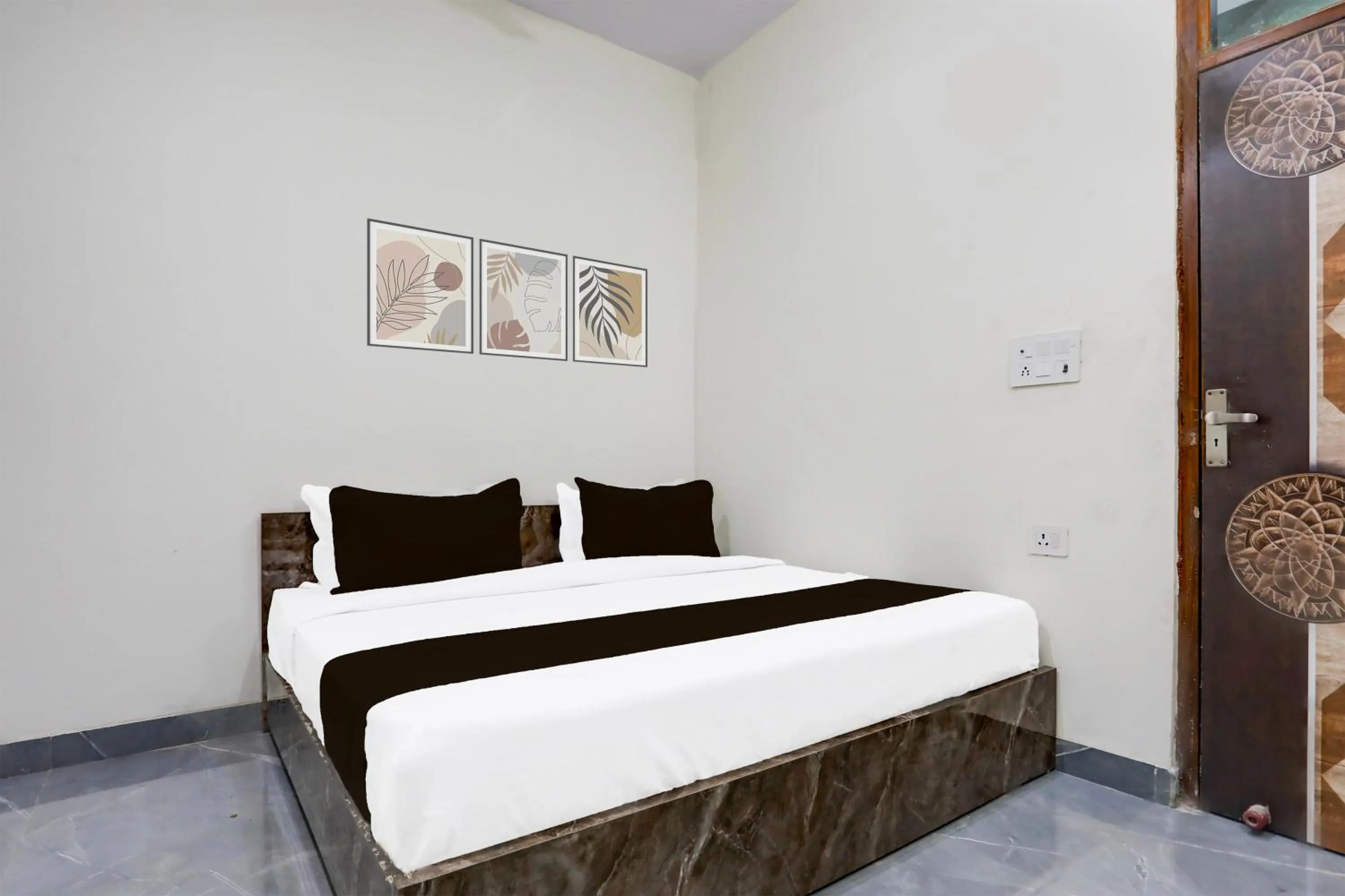 Bedroom, Bed in Super Hotel O Kalka