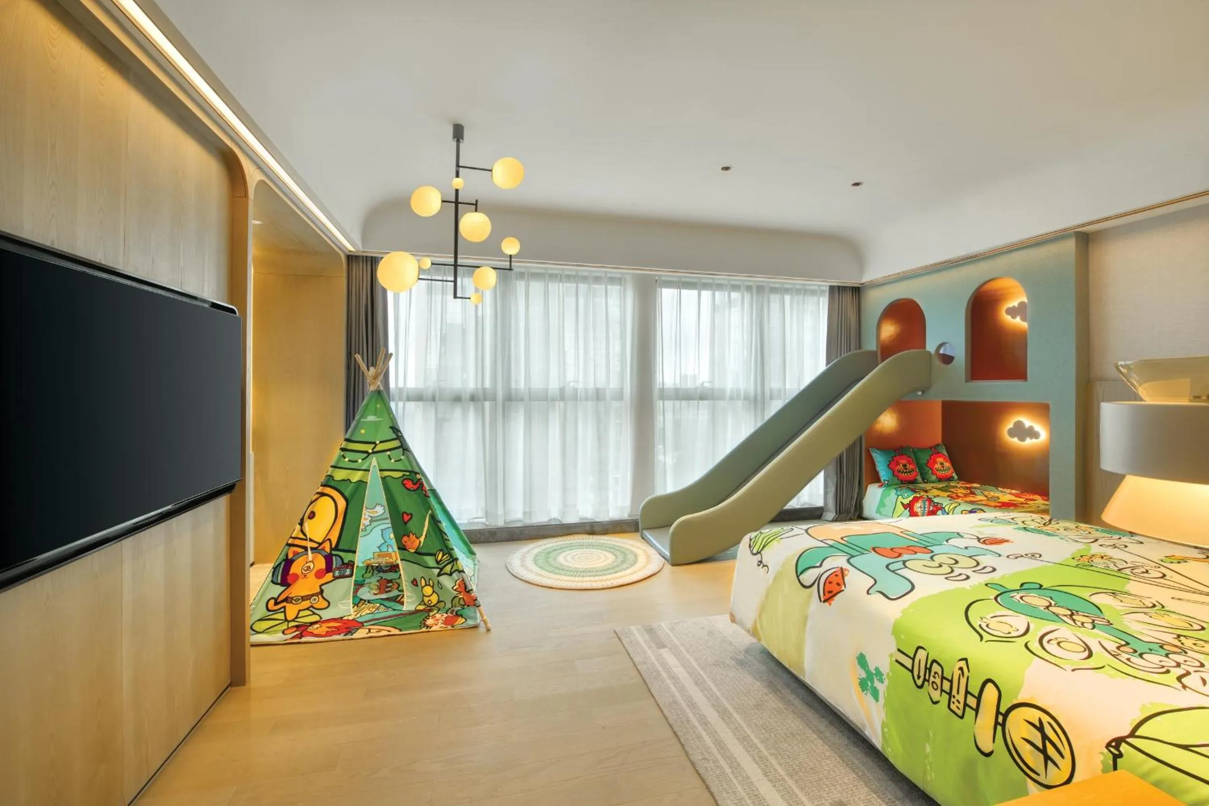 Photo of the whole room, Bed in Holiday Inn Shenzhen Nanshan by IHG
