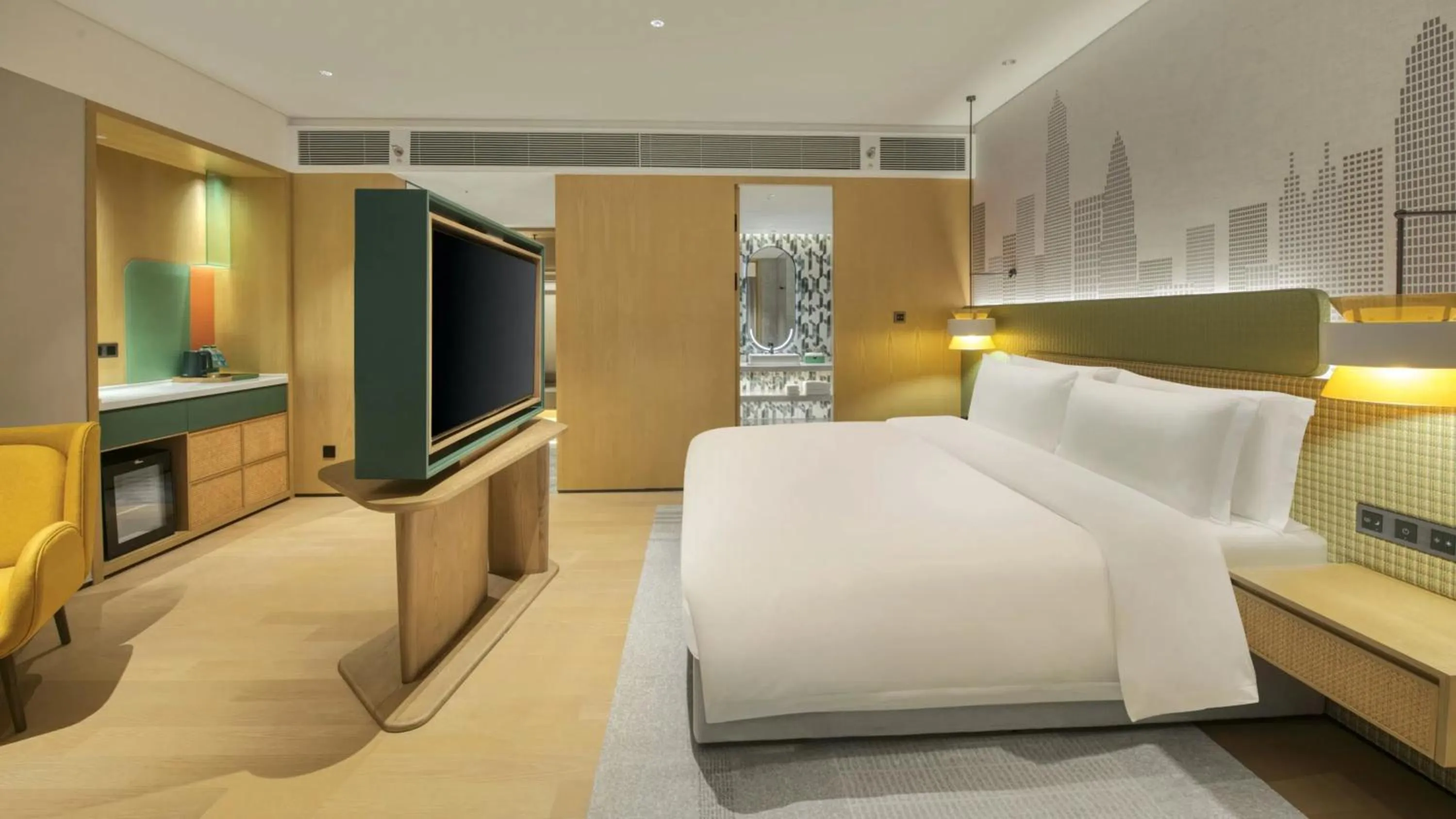 Photo of the whole room, Bed in Holiday Inn Shenzhen Nanshan by IHG
