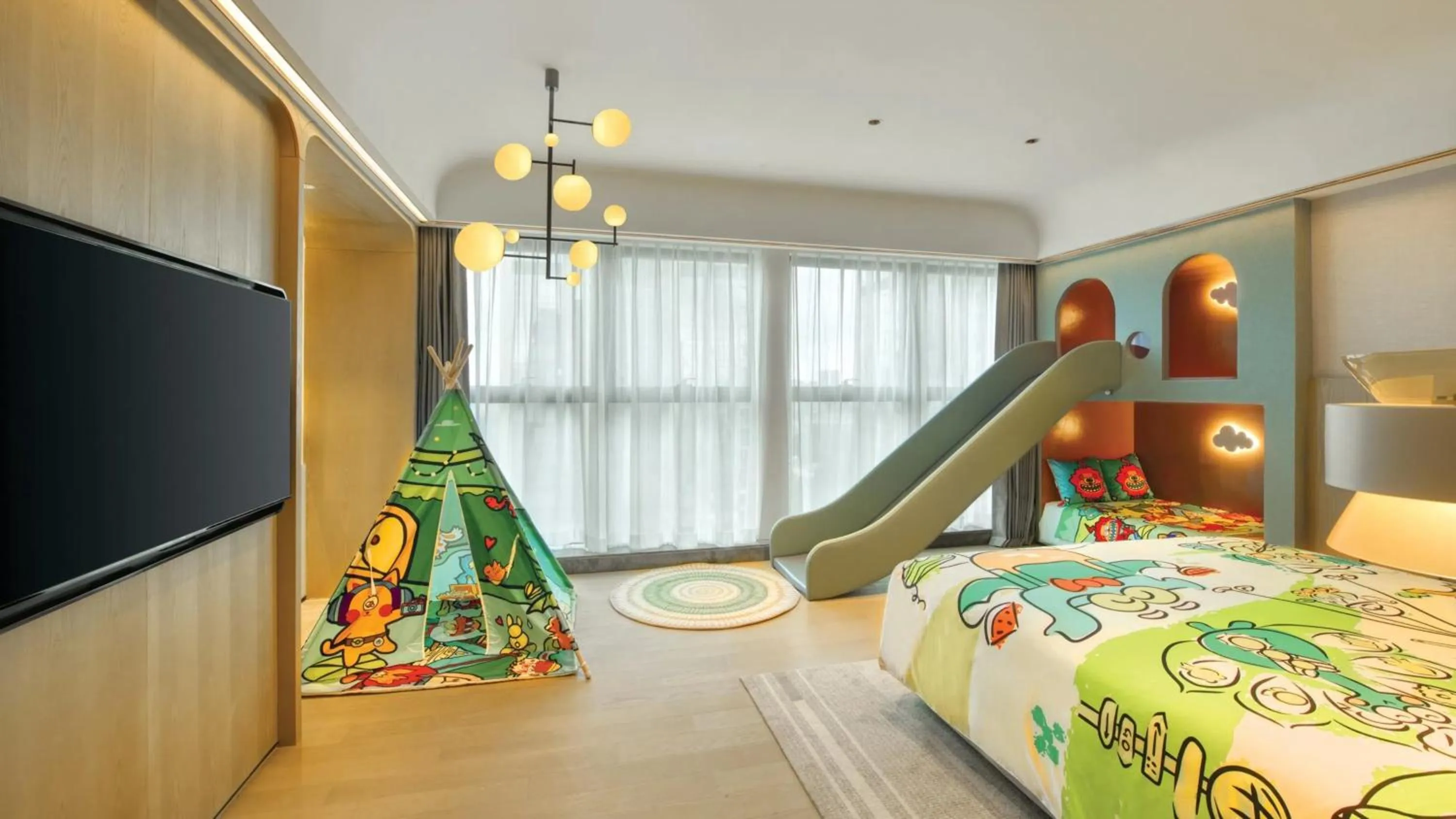 Photo of the whole room, Bed in Holiday Inn Shenzhen Nanshan by IHG