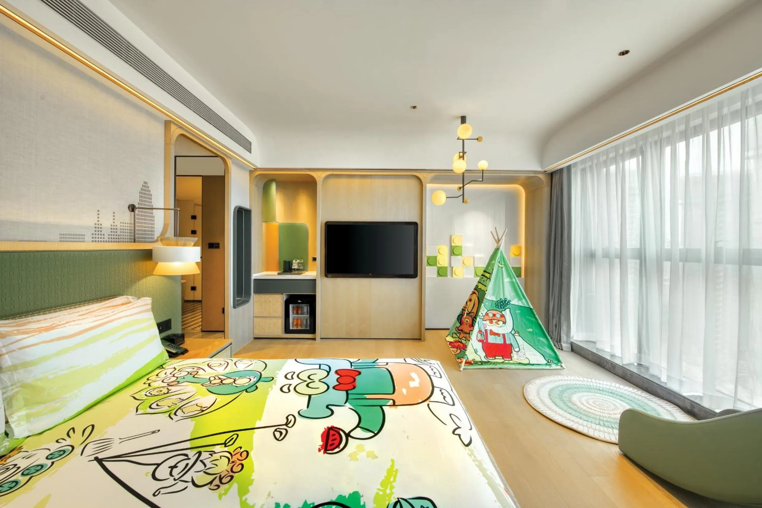 Photo of the whole room, Bed in Holiday Inn Shenzhen Nanshan by IHG