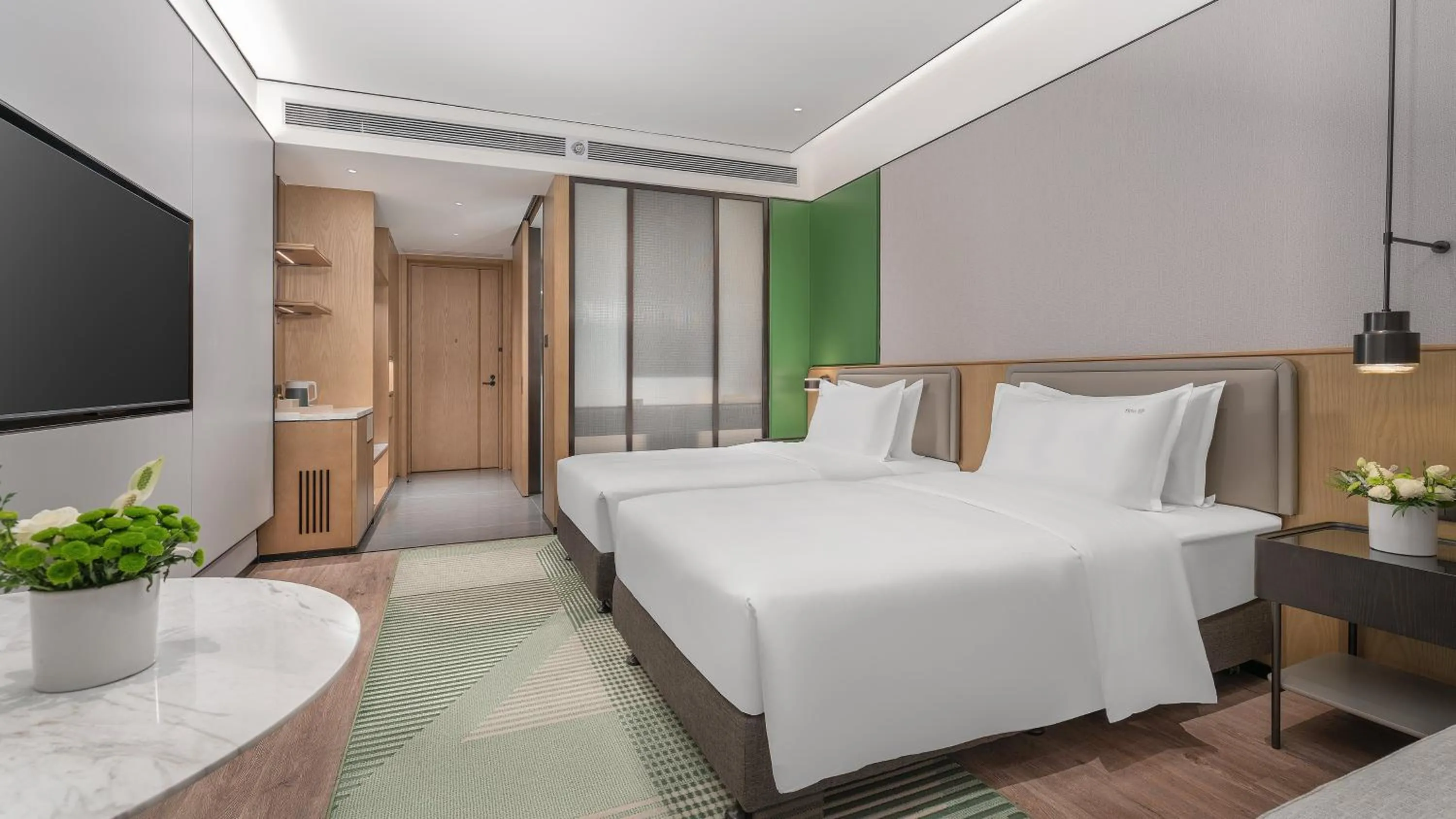 Photo of the whole room, Bed in Holiday Inn Wuhan Houguan Lake by IHG